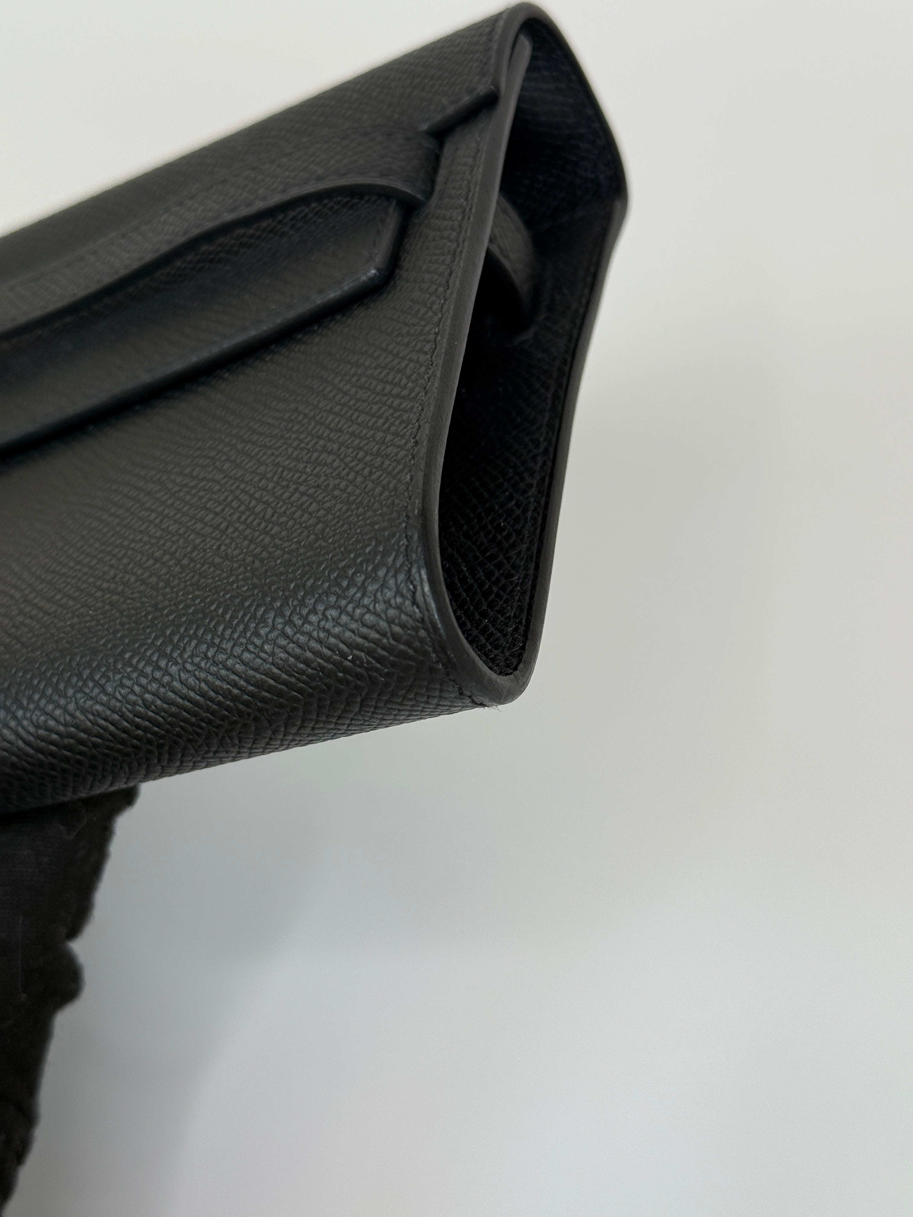 Authentic and preloved Hermès Kelly To Go In Black Epsom Leather With Gold Hardware. New Condition 100% Authenticity guarantee 