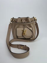 Louis Vuitton Lock Me Bucket MM