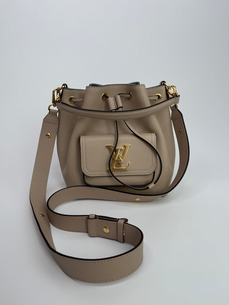 Louis Vuitton Lock Me Bucket MM