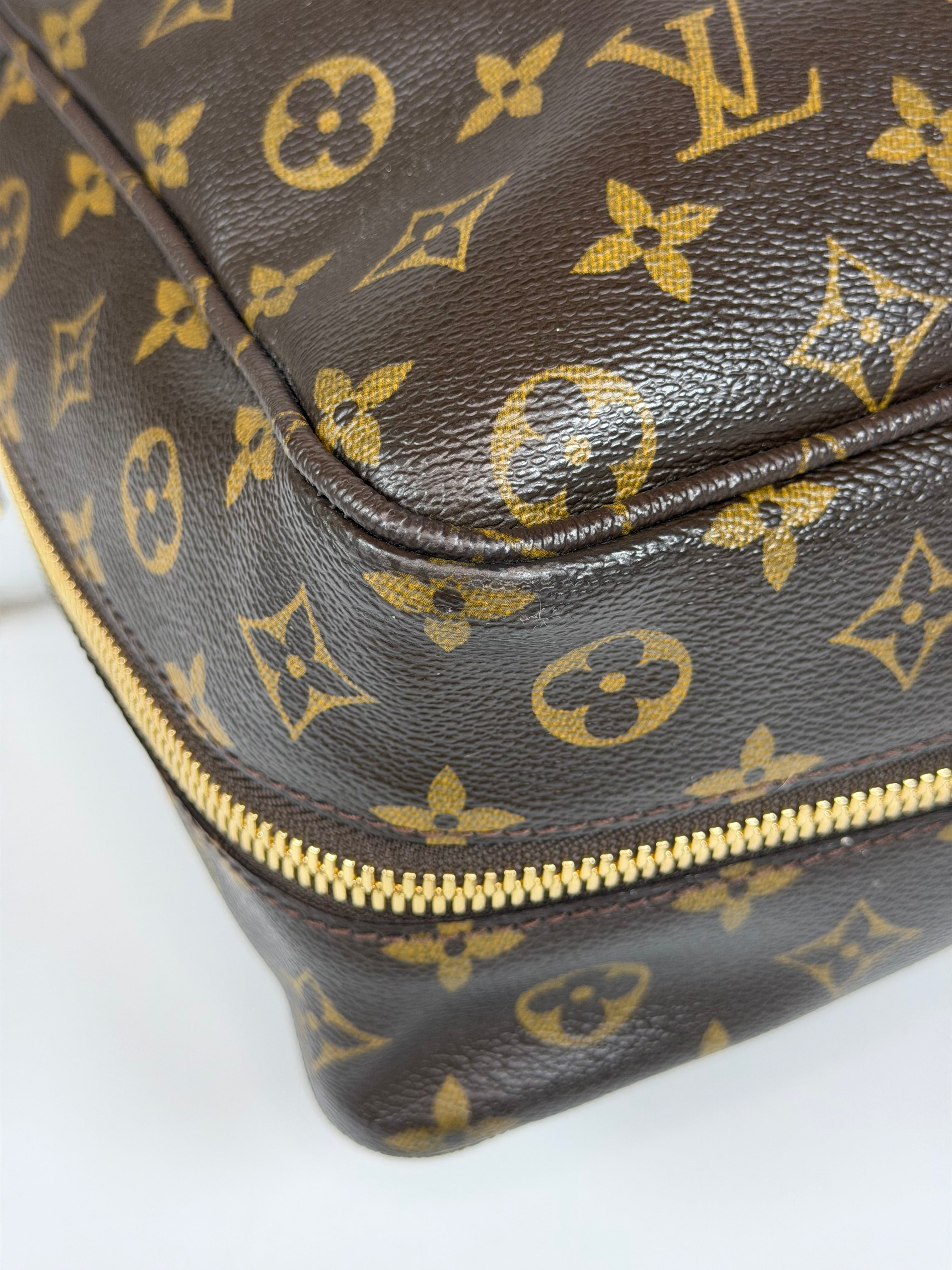 Louis Vuitton Poche Document Portfolio In Monogram Gold Hardware. Authentic and preloved in excellent condition. Verified by Luxe Cheshire. Insured next day delivery