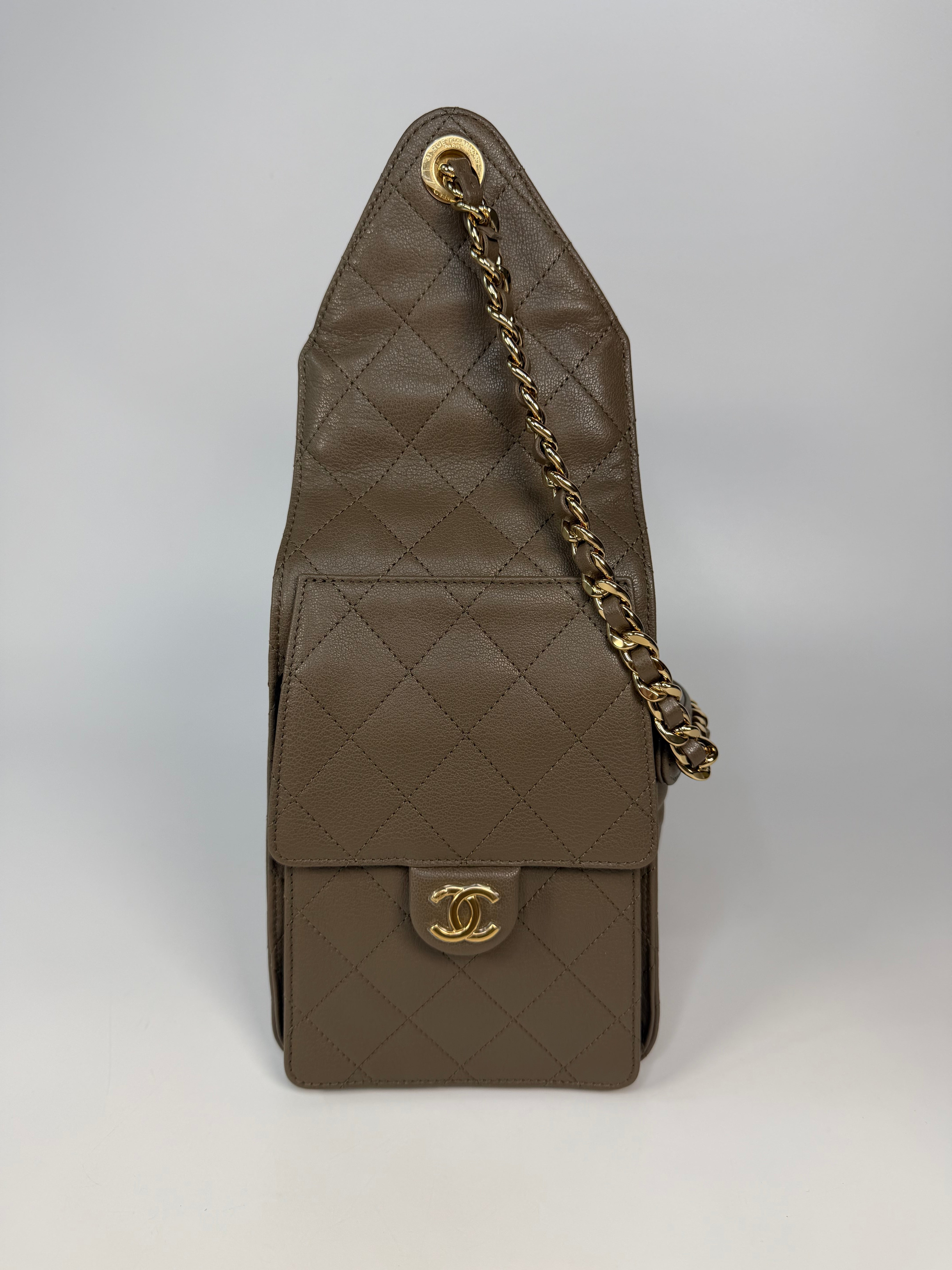 Chanel 25 Medium In Khaki Grained Calfskin With Gold Hardware