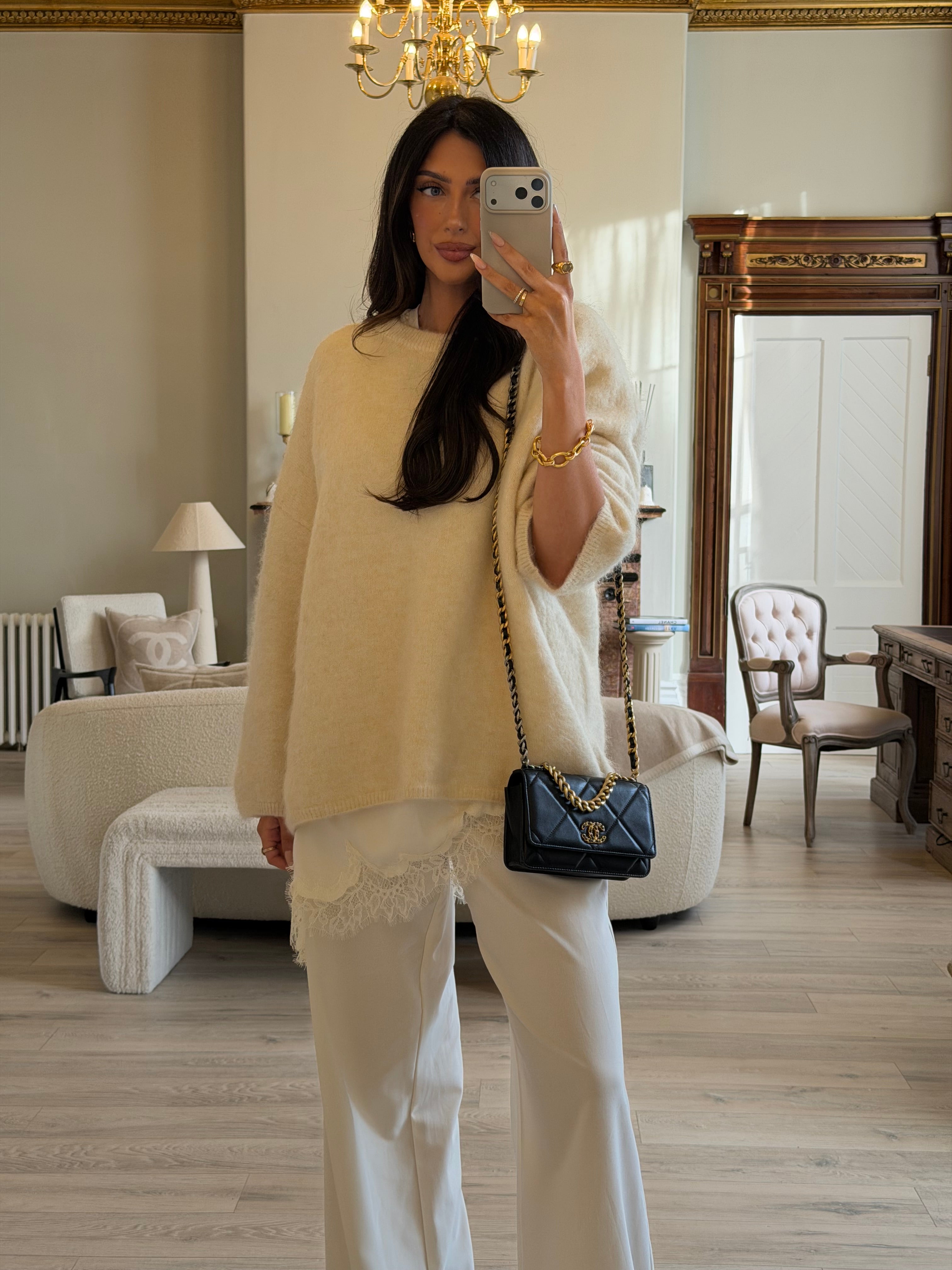 Chanel 19 Wallet On Chain In Black Lambskin With Mixed Metal Hardware. Excellent condition. Authentic and preloved.