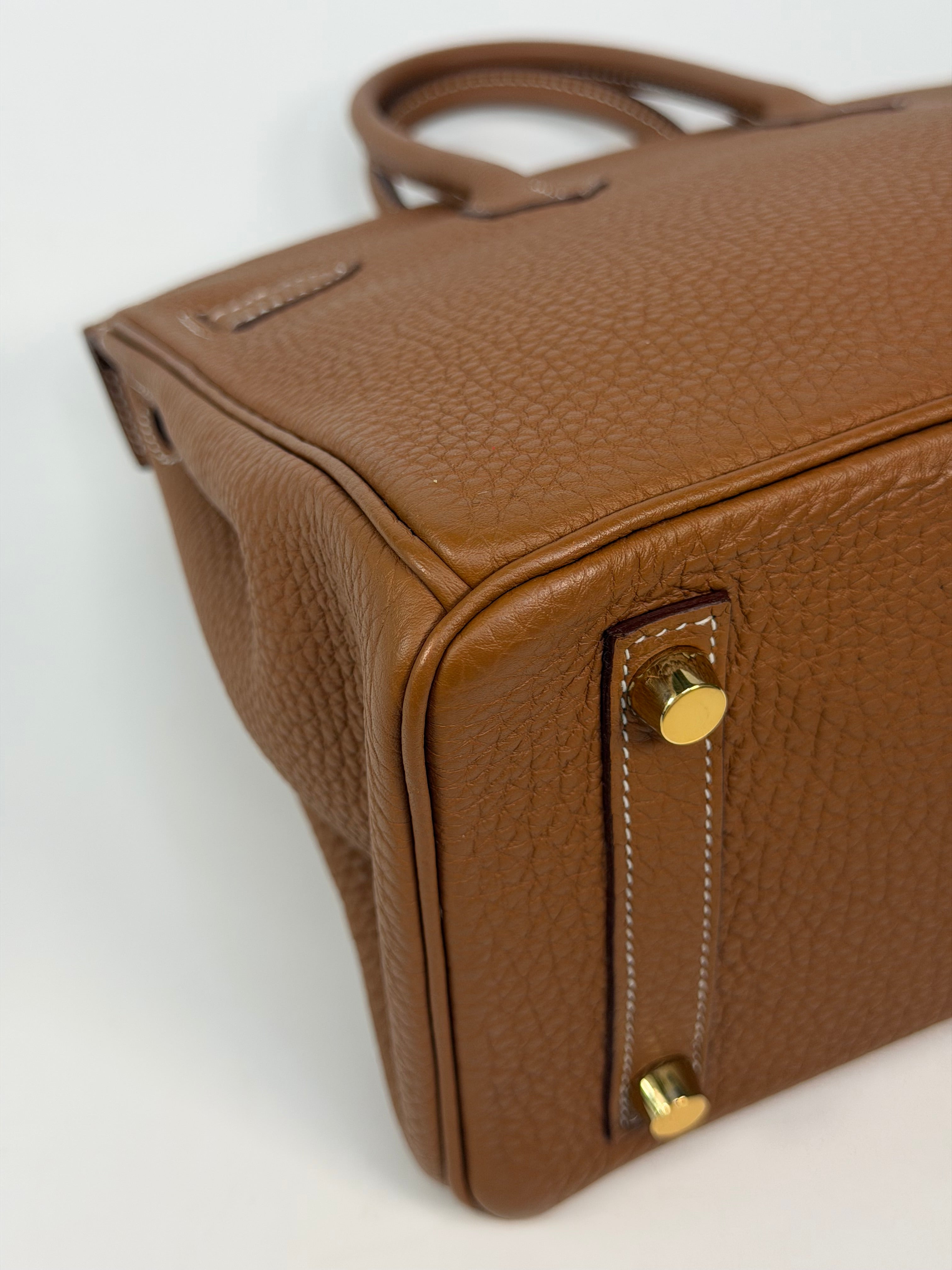 Hermès Birkin 25 In Gold Togo Leather With Gold Hardware. 100% authentic and preloved in excellent condition