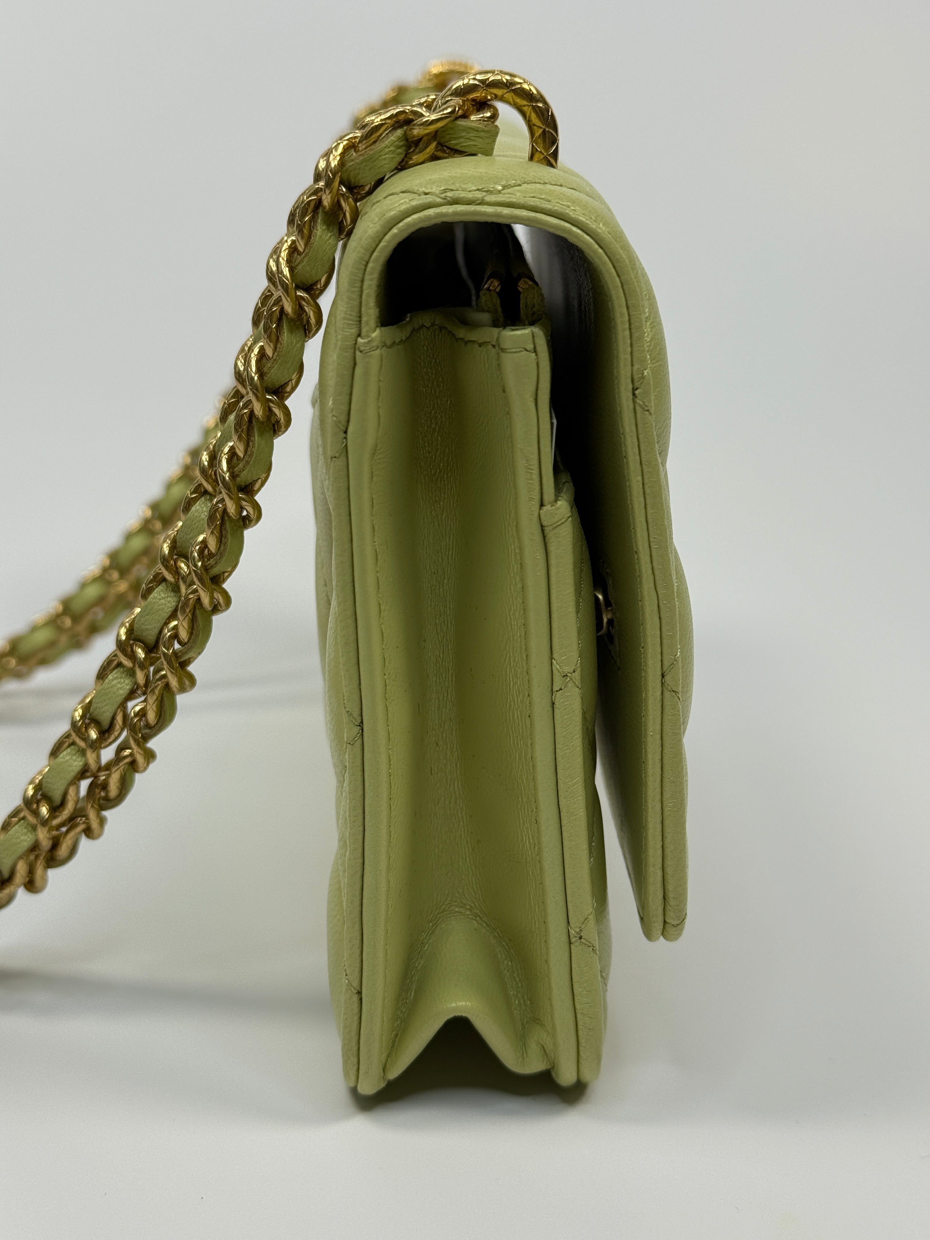 Chanel Wallet On Chain In Green Lambskin With Gold Hardware
Pre Loved & Authentic 