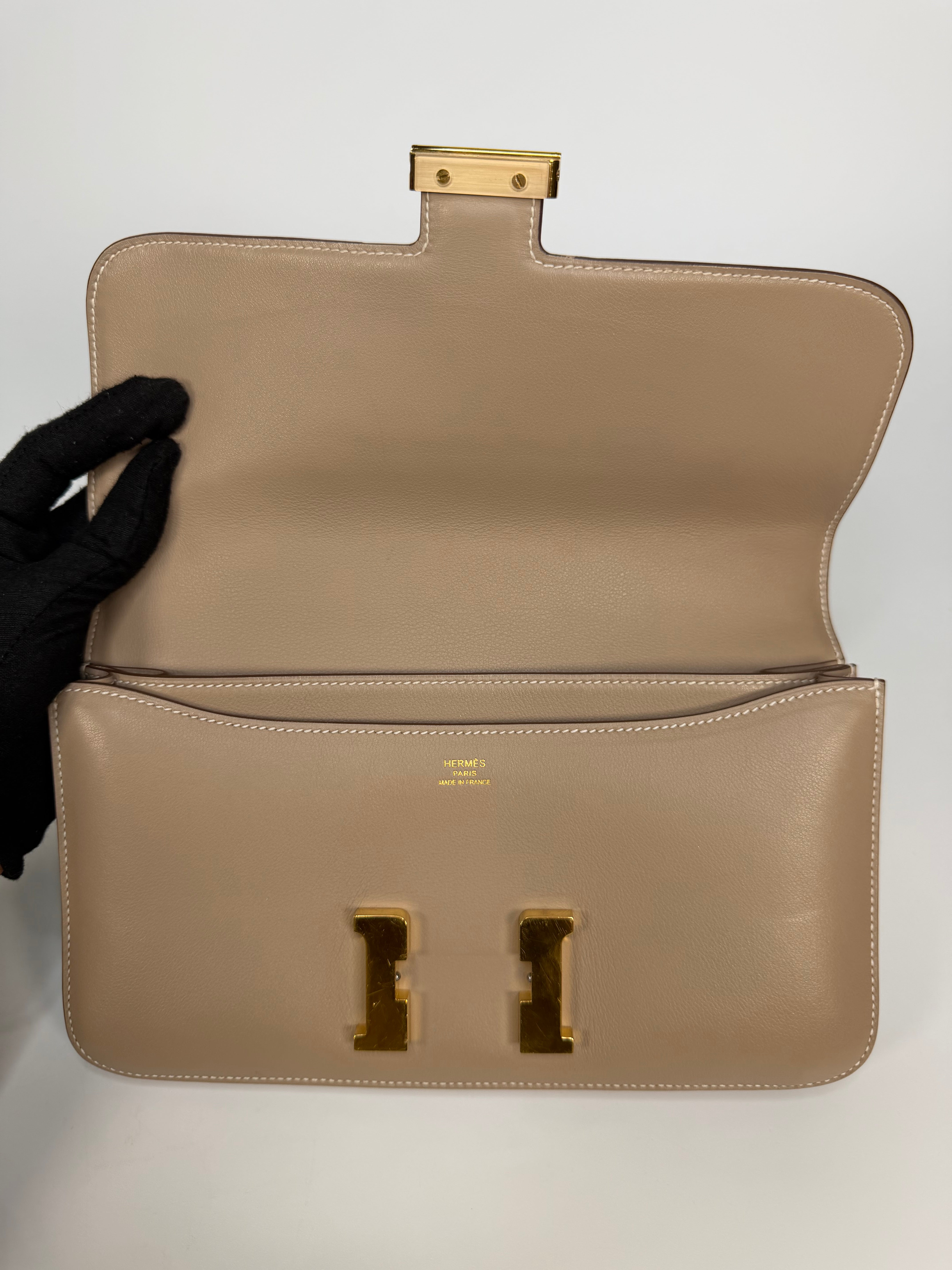 Hermès Constance Elan In Trench Swift Leather With Gold Hardware. Authentic and preloved in very good condition