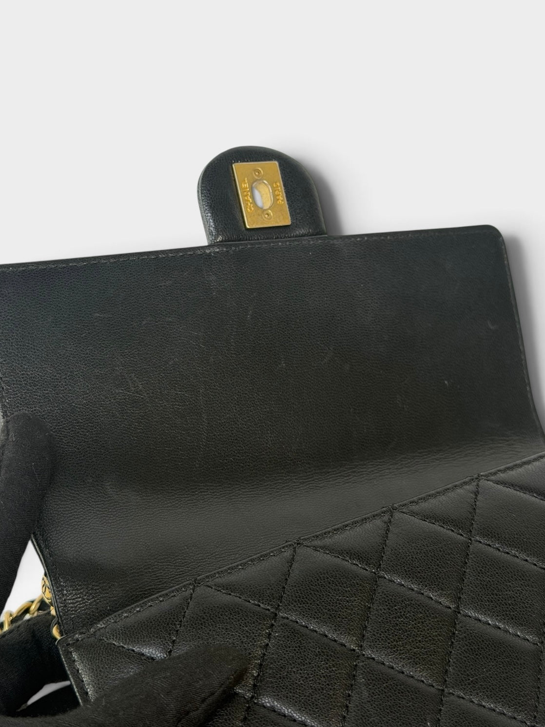 Chanel Chic Pearls Bag In Black Quilted Lambskin With Gold Hardware. 100% authentic and preloved in excellent condition