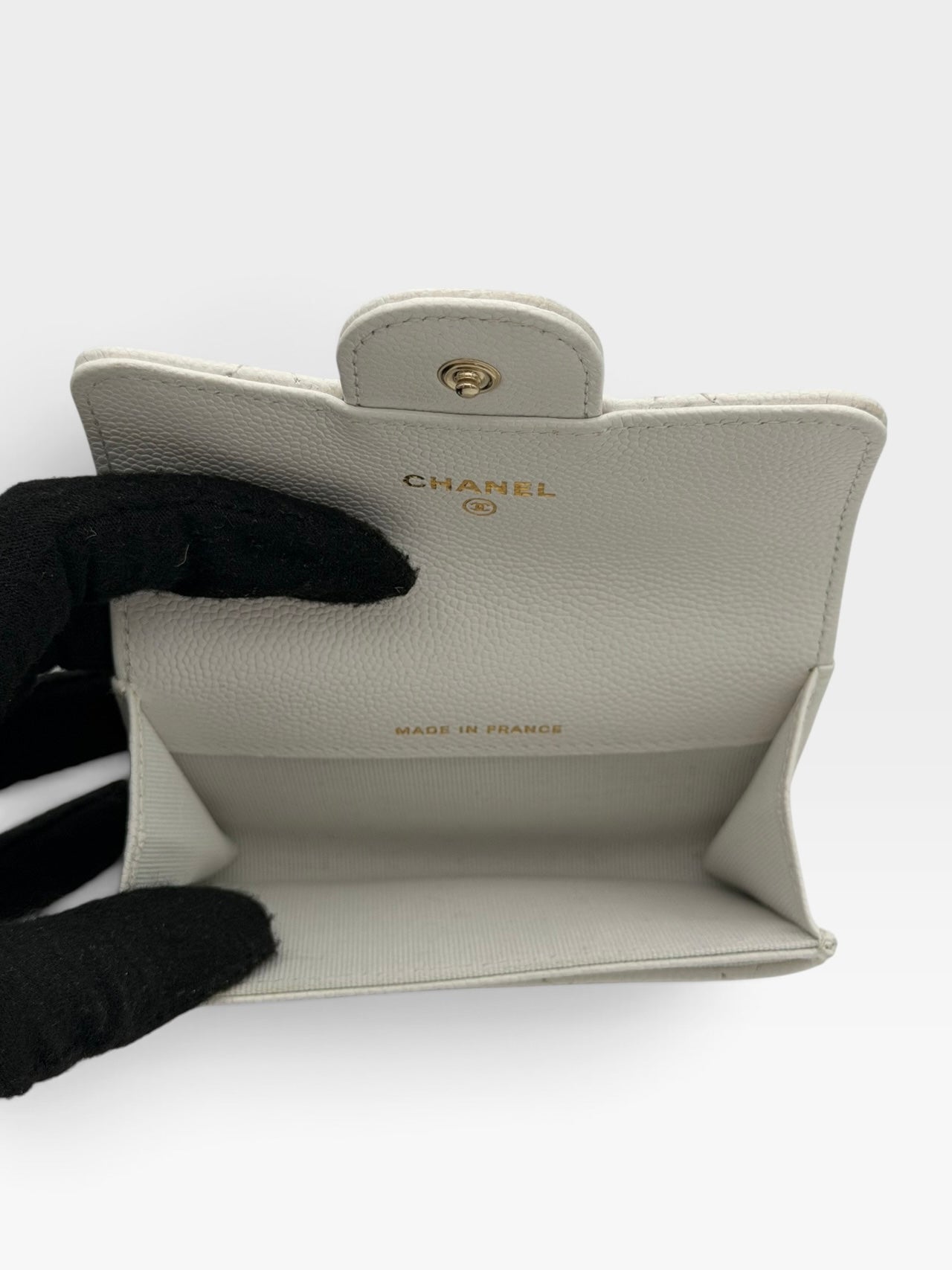 Chanel Classic Card Holder In White Caviar Leather With Pale Gold Hardware