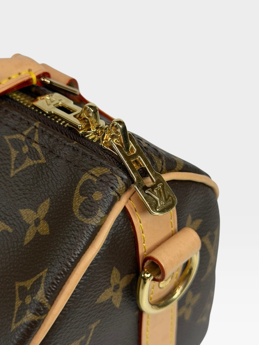 Louis Vuitton Speedy Bandoulière 25 In Monogram Canvas With Gold Hardware. Authentic and preloved in excellent condition. 100% guarantee