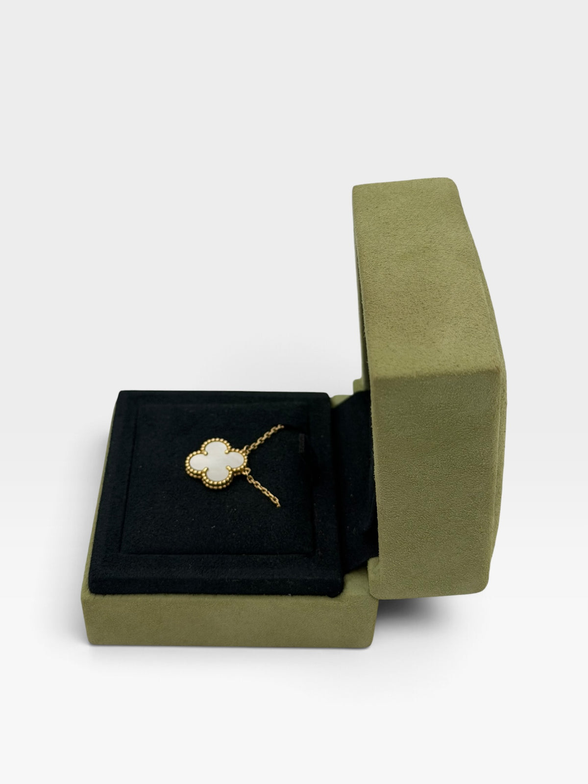 Van Cleef & Arpels Vintage Alhambra Gold & Mother-Of-Pearl Necklace Yellow Gold. 100% authentic and preloved in excellent condition