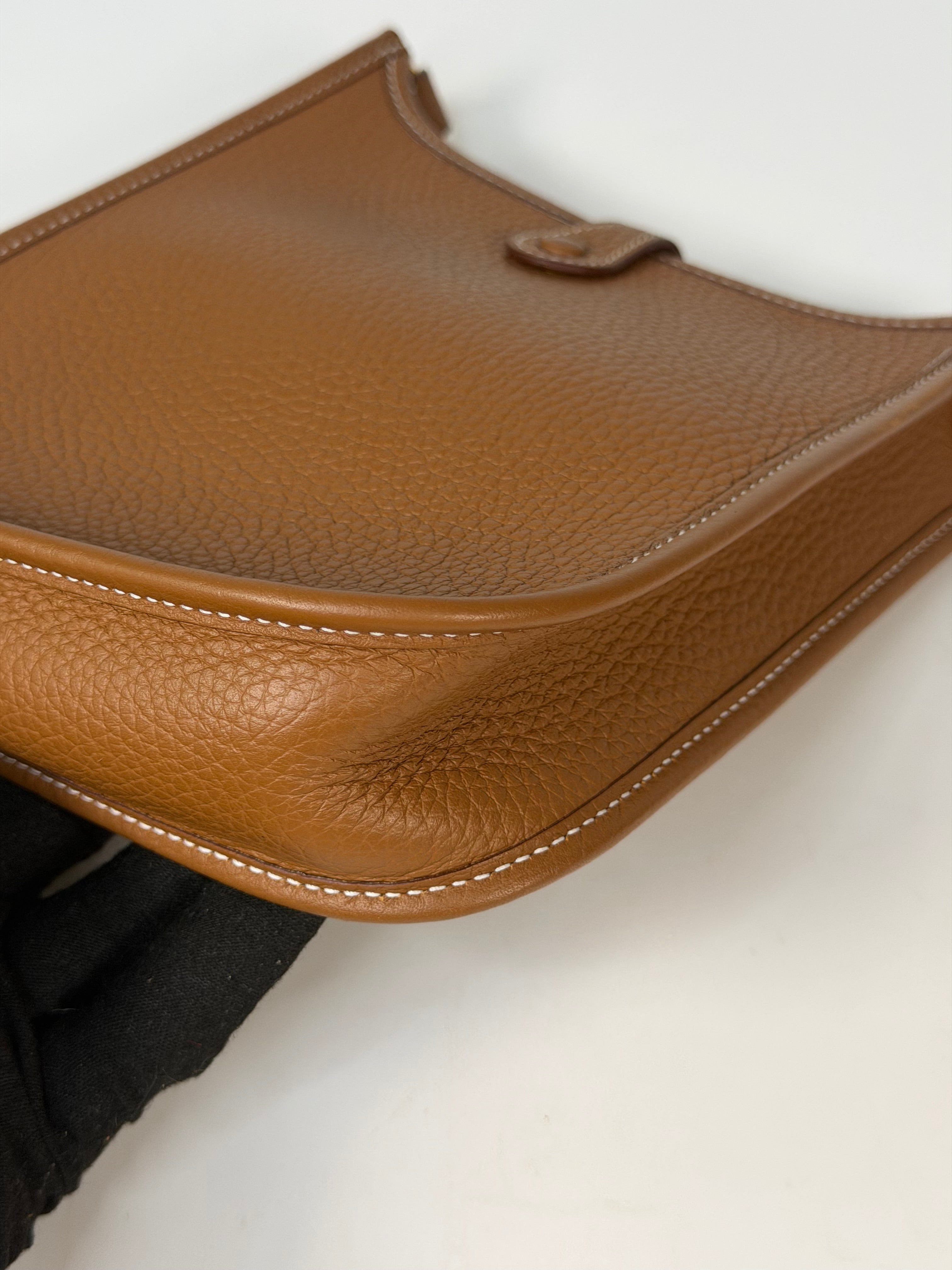 Hermès Evelyne TPM In Gold Clemence Leather With Gold Hardware In Very Good Condition 100% authentic and preloved
