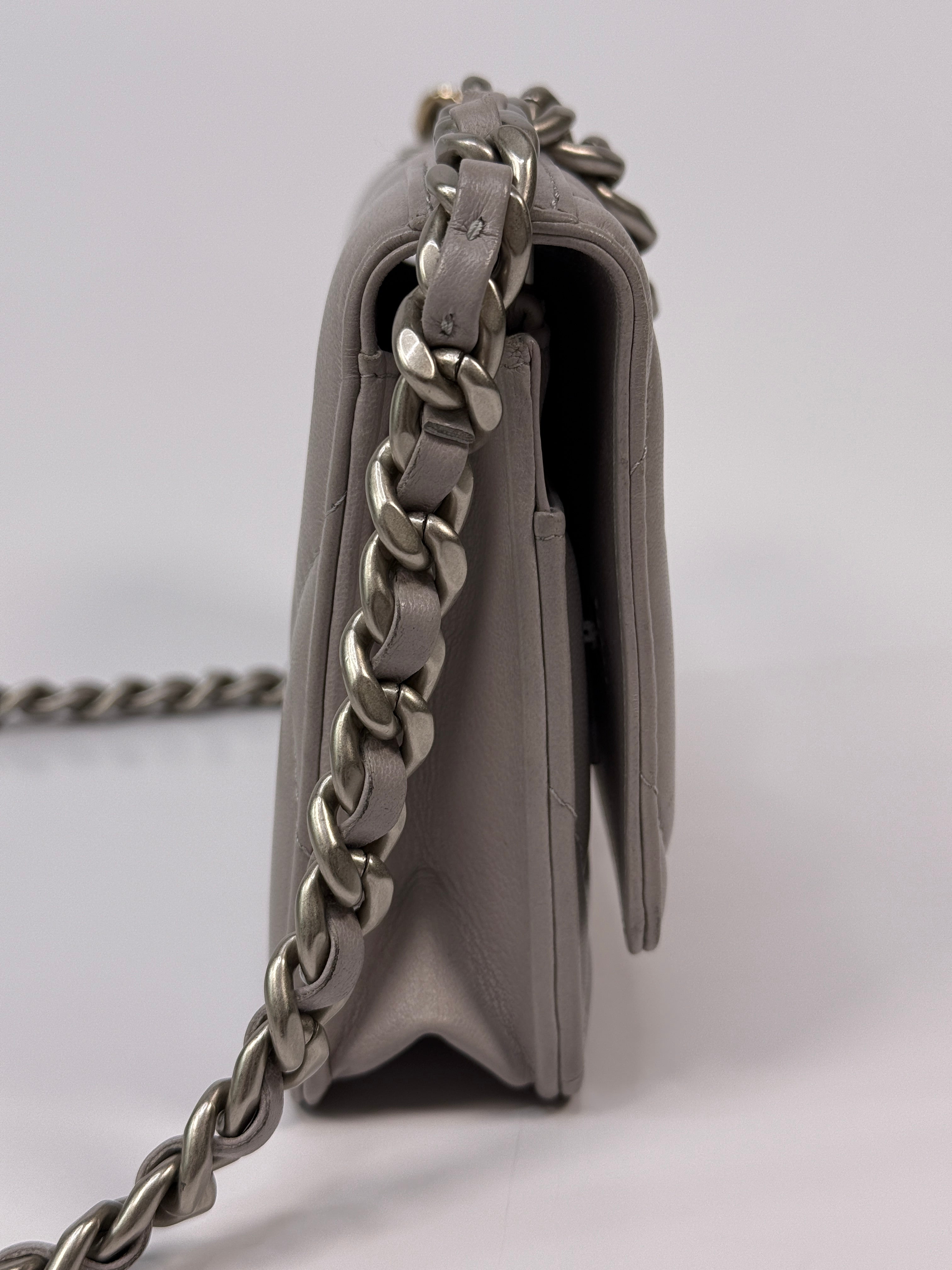 Chanel 19 Wallet On Chain
Pre Loved & Authentic 