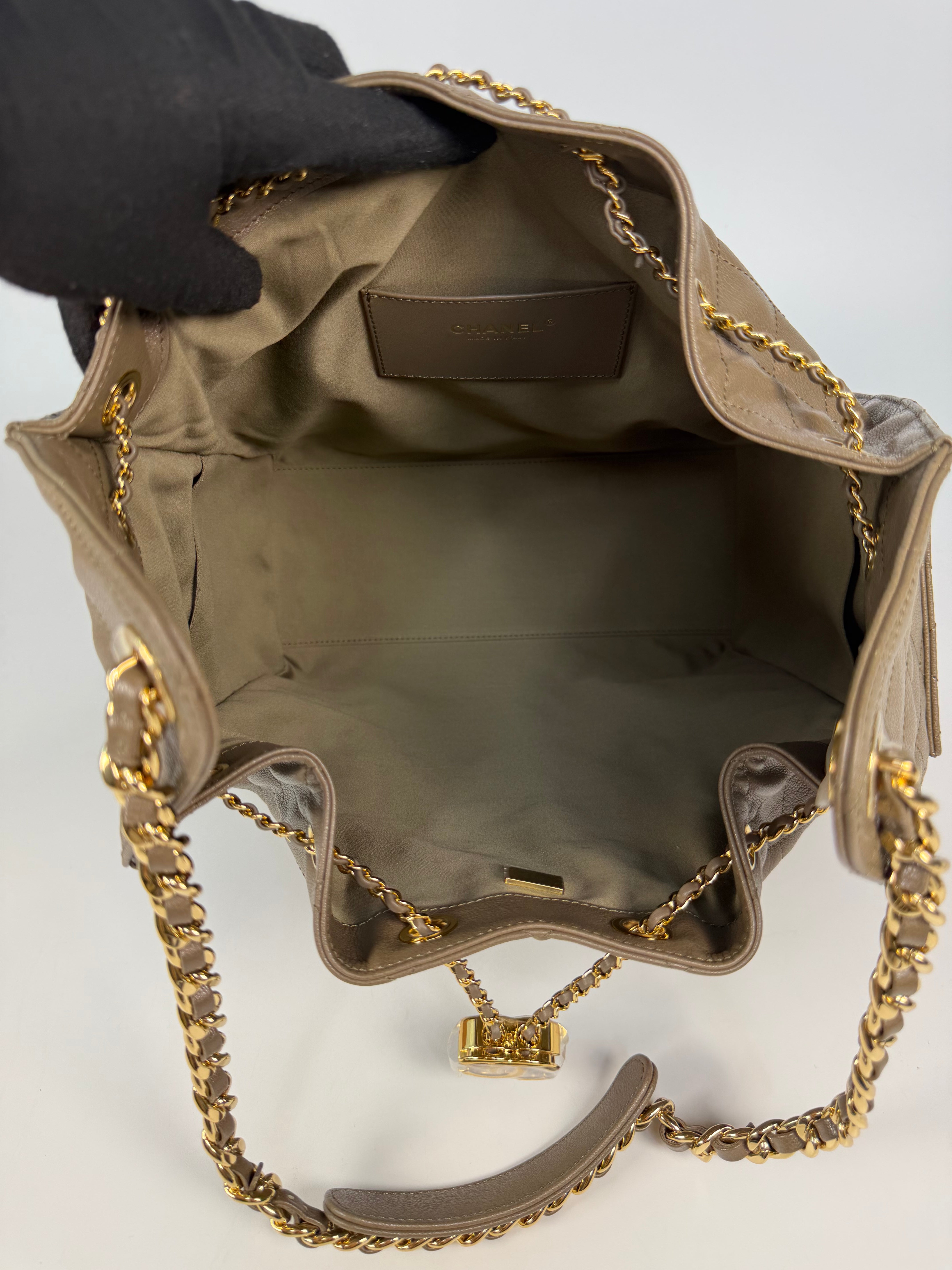 Chanel 25 Medium In Khaki Grained Calfskin With Gold Hardware
