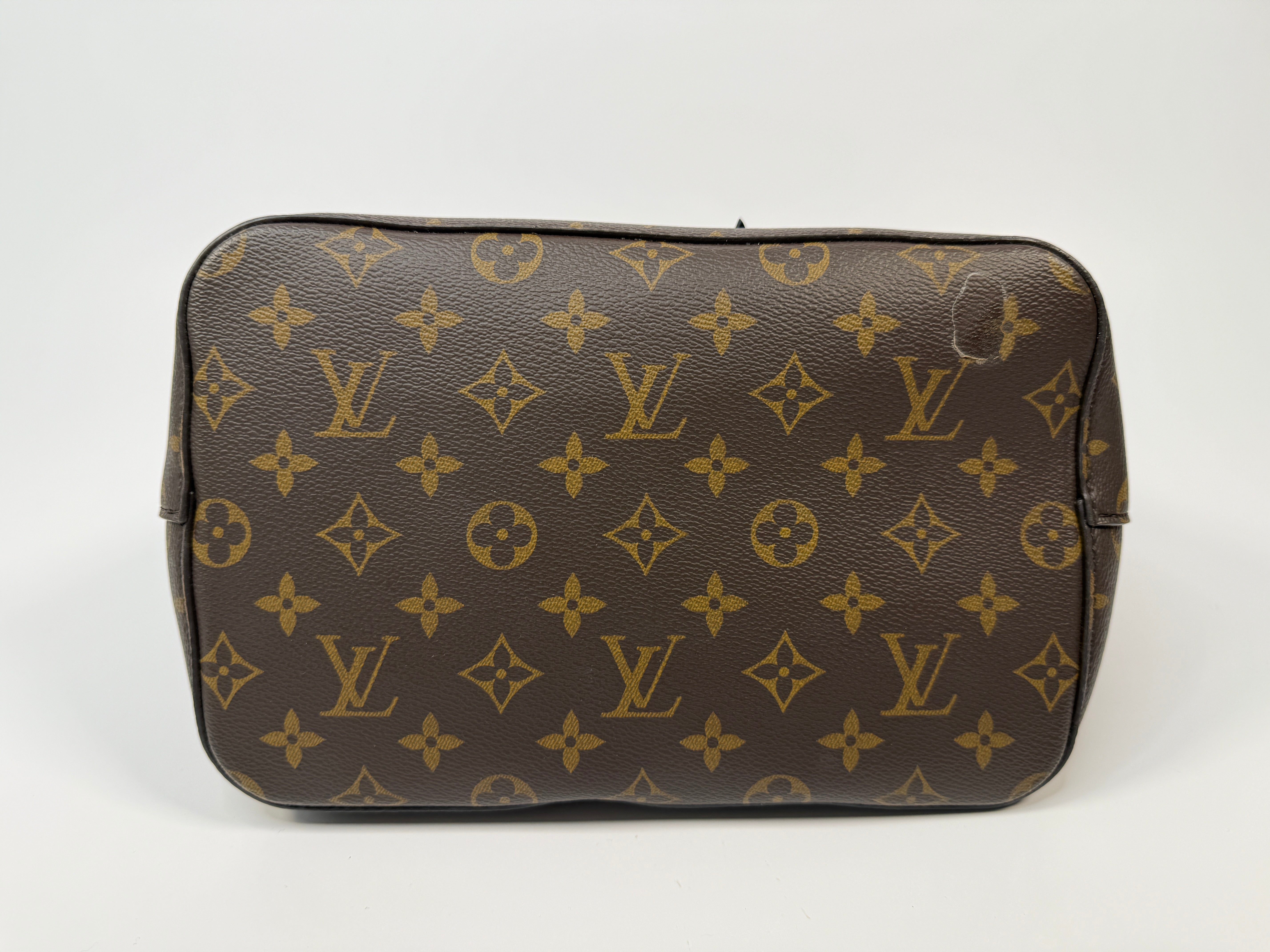 Authetic and preloved Louis Vuitton NéoNóe MM Bucket Bag In Brown Coated Canvas 