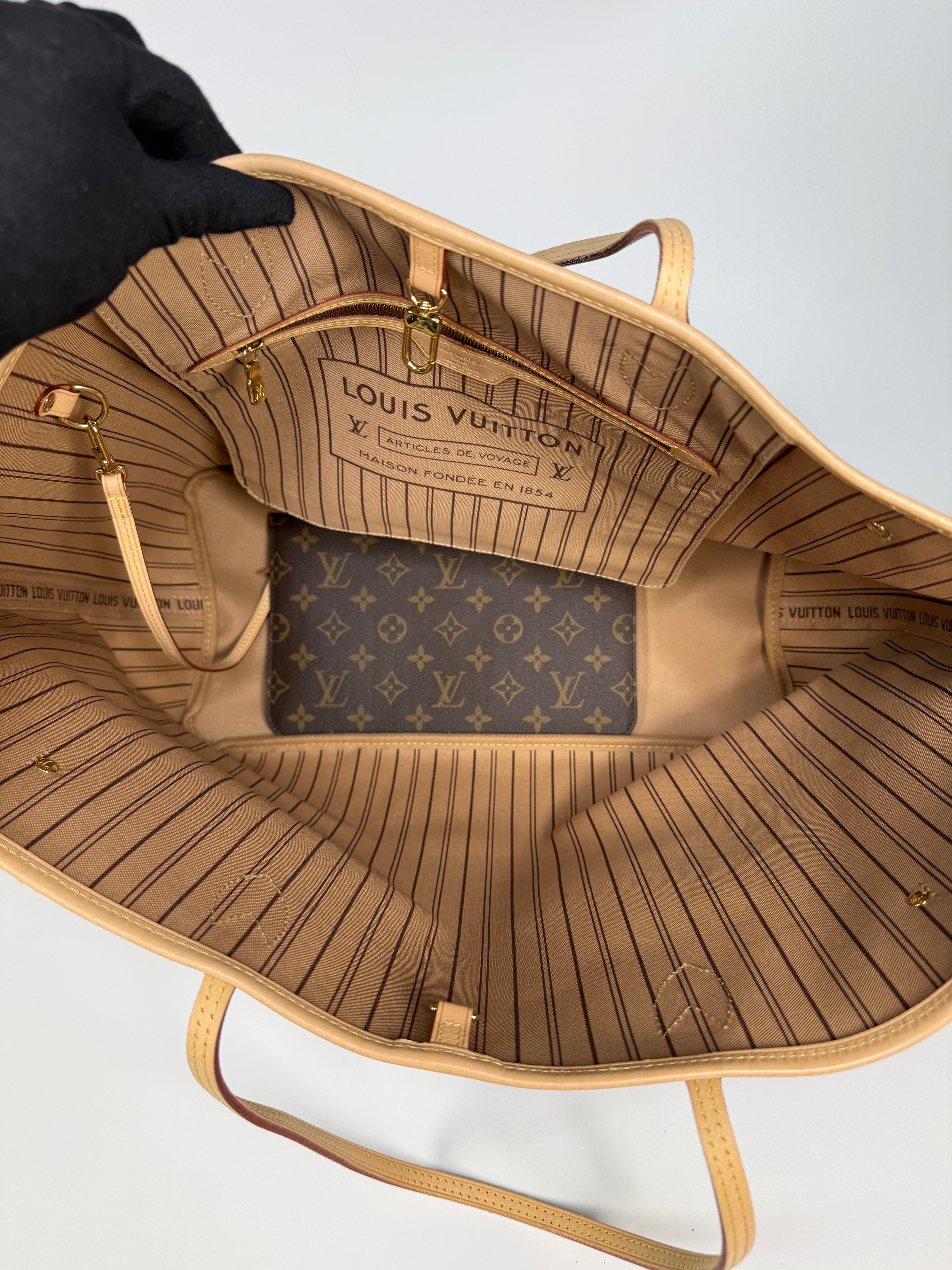 Louis Vuitton Neverfull GM Tote Bag
Authentic Pre Loved Verified by Luxe Cheshire Trusted Designer resale