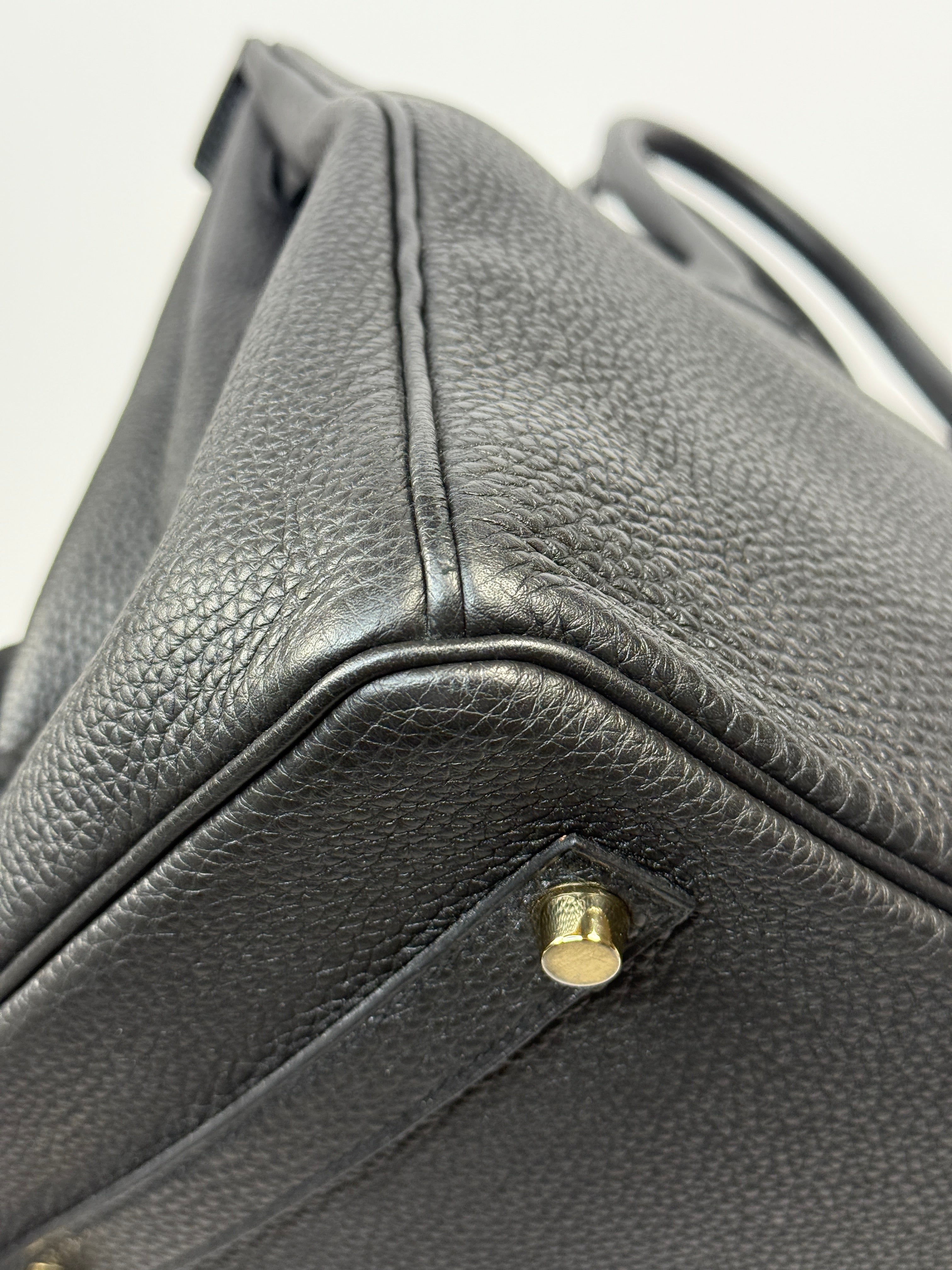 Hermès Birkin 35 Black Togo Leather With Gold Hardware. Excellent condition. Authentic and preloved. 