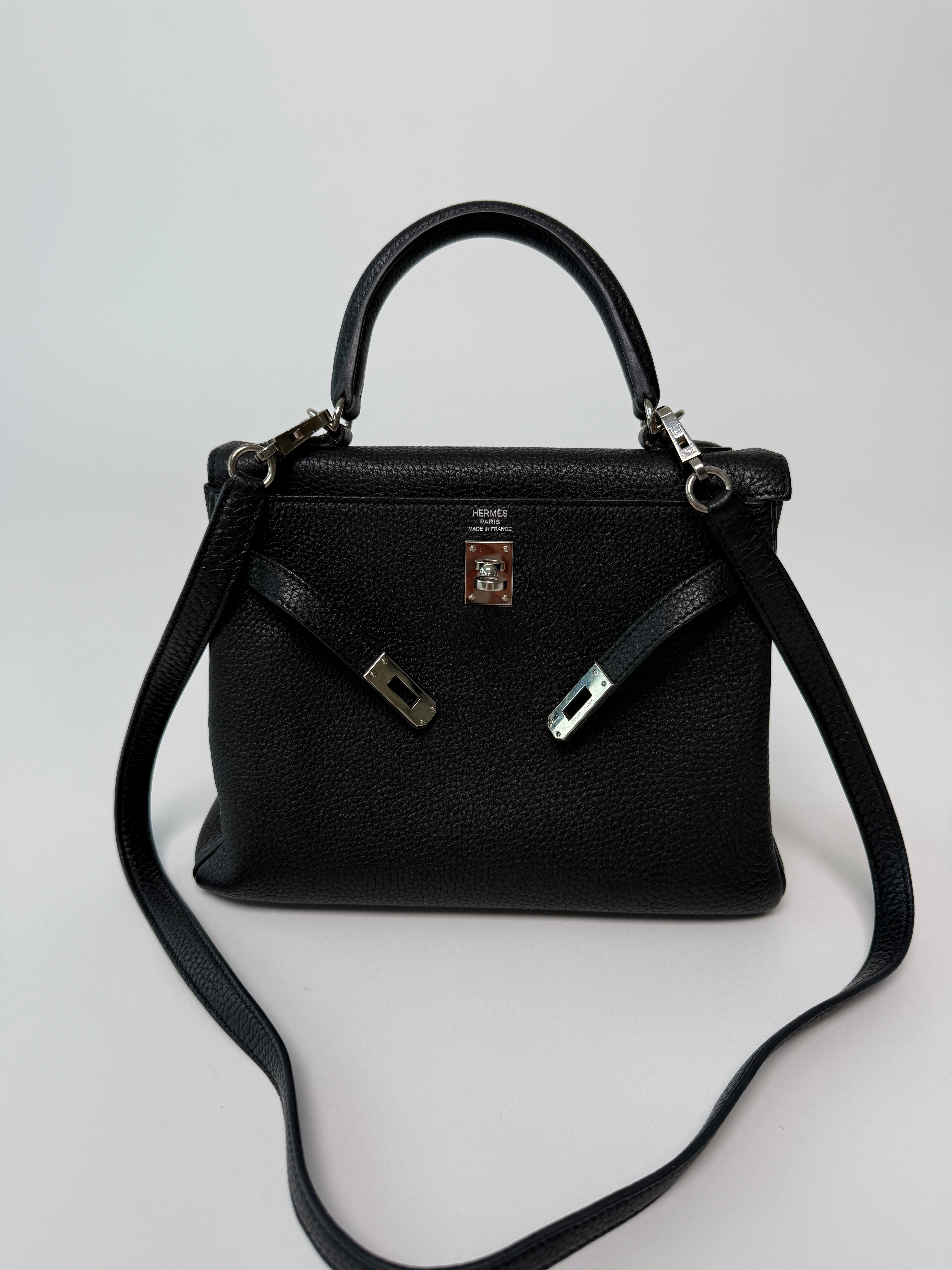 Authentiic Hermès Kelly 25 In Nior Togo Leather with palladium hardware.