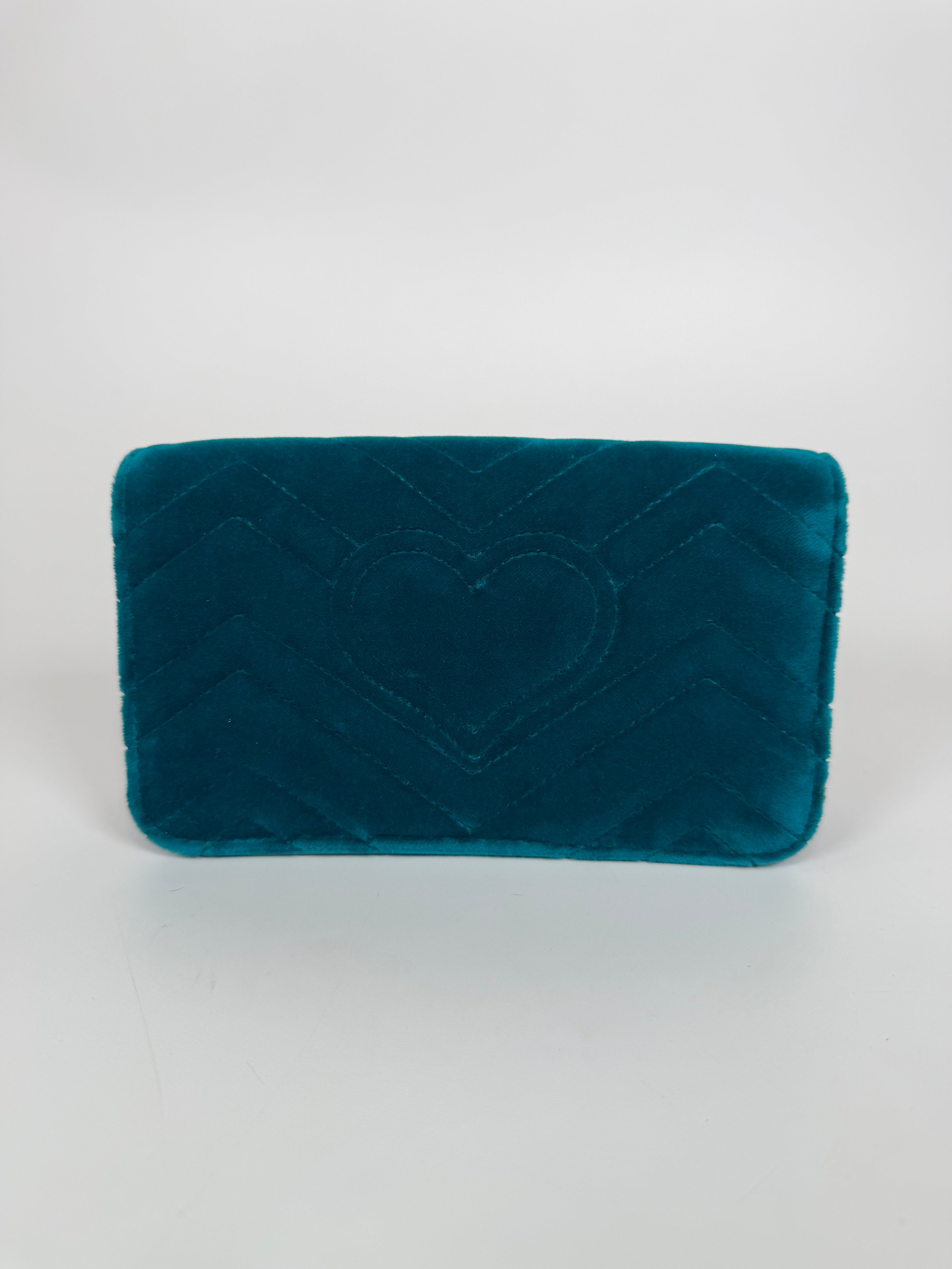 Gucci Wallet On Chain In Turquoise Velvet Excellent condition. Authentic and preloved. Insured next day delivery international shipping. Verified by Luxe Cheshire. 
