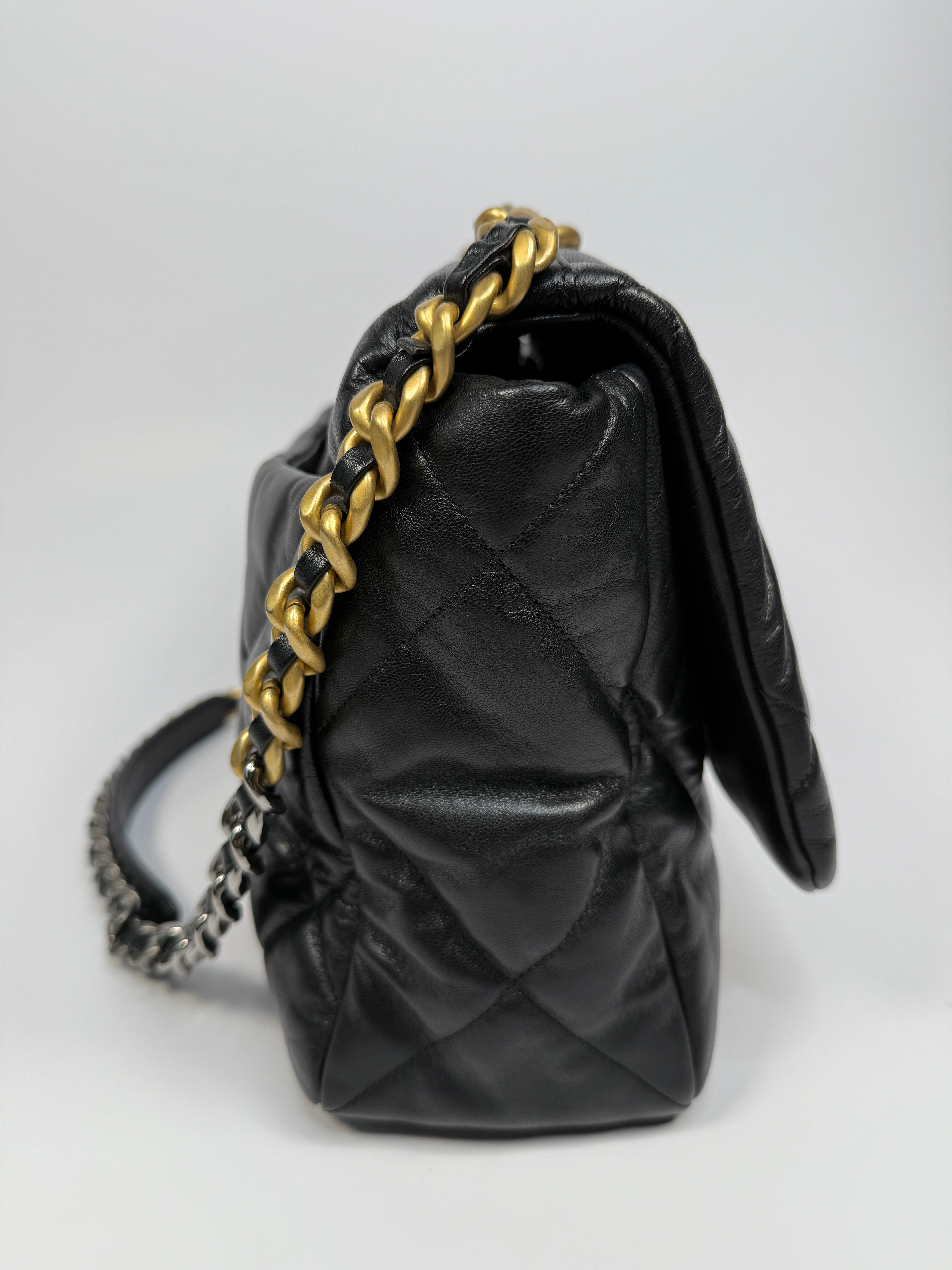 Chanel 19 Maxi Flap Bag
Pre Loved & Authentic 