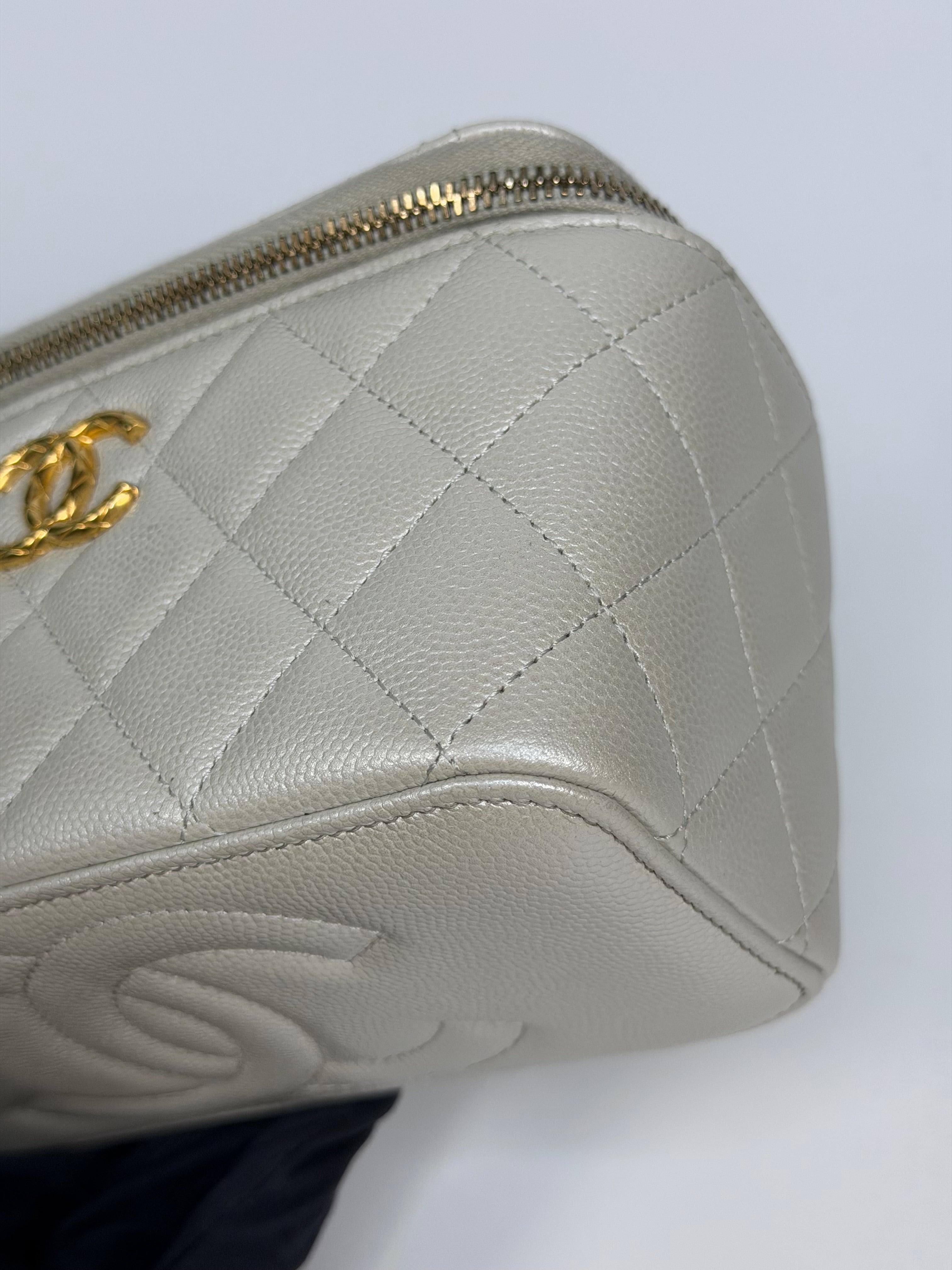 Chanel  Vanity In Light Pearl Grey Caviar Leather With Gold Hardware. Authentic and preloved in excellent condition.