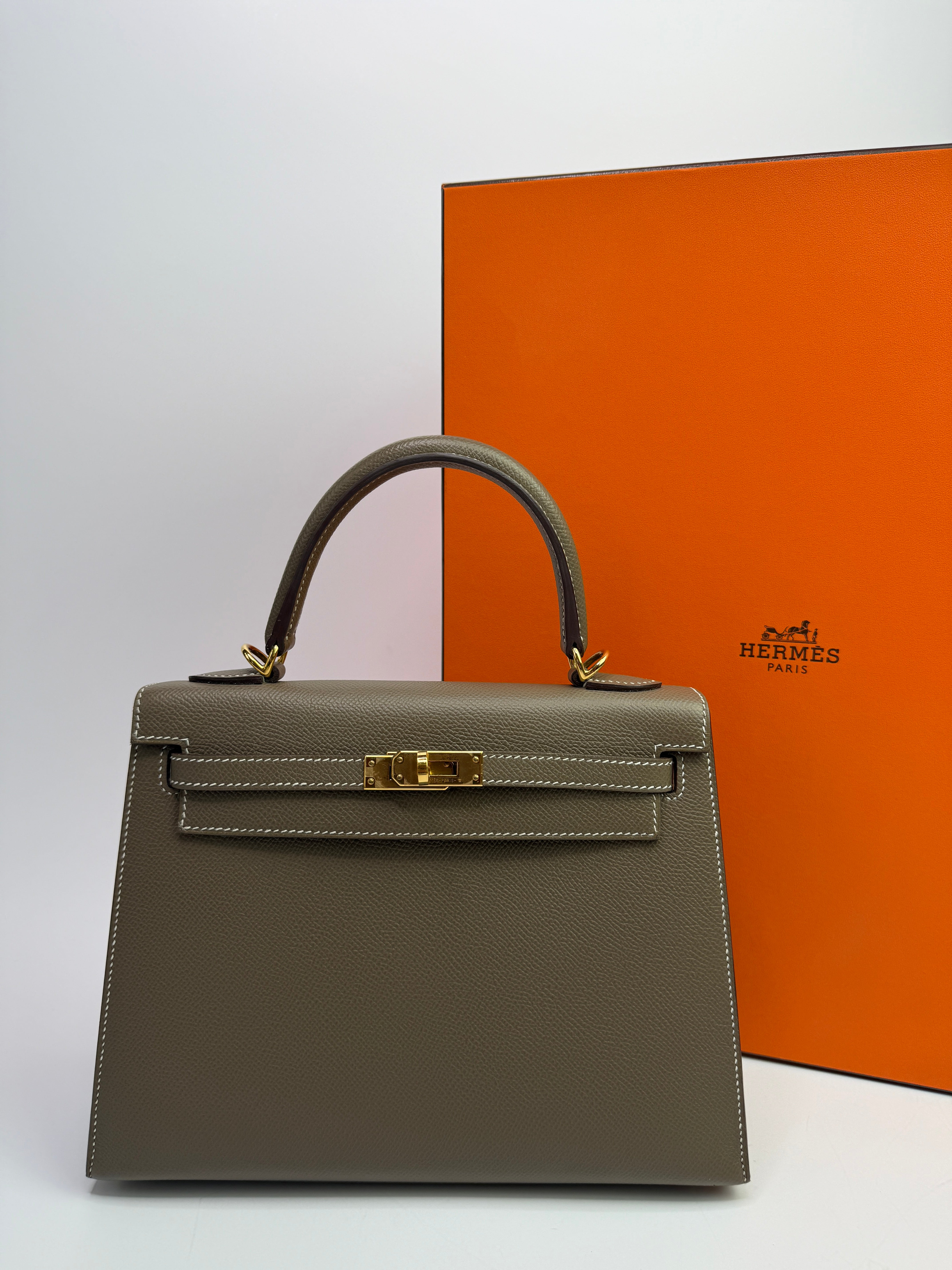 Authentic Pre Loved Hermès Kelly 25 Sellier In Etoupe Epsom Leather With Gold Hardware  Excellent Condition