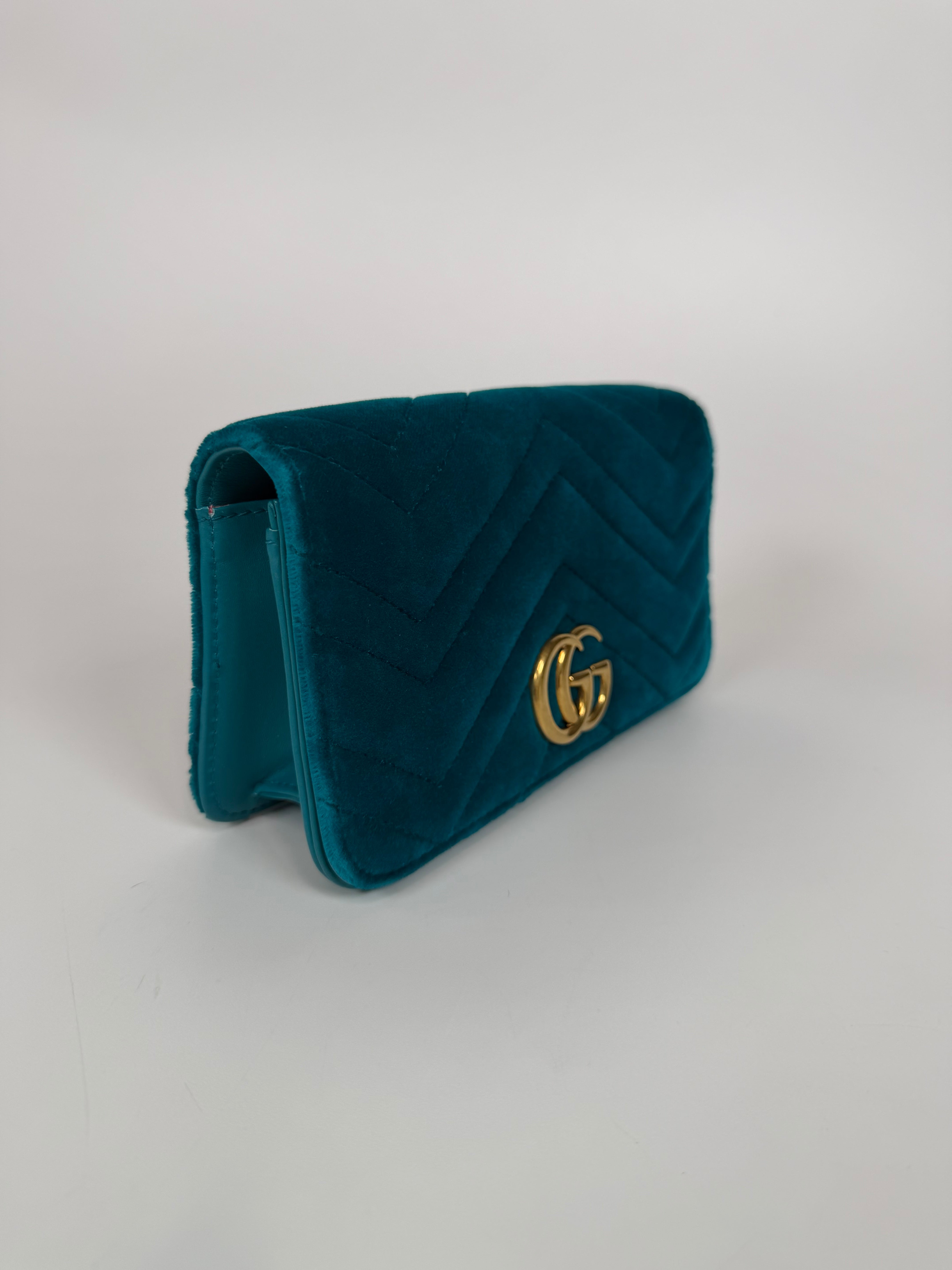 Gucci Wallet On Chain In Turquoise Velvet Excellent condition. Authentic and preloved. Insured next day delivery international shipping. Verified by Luxe Cheshire. 