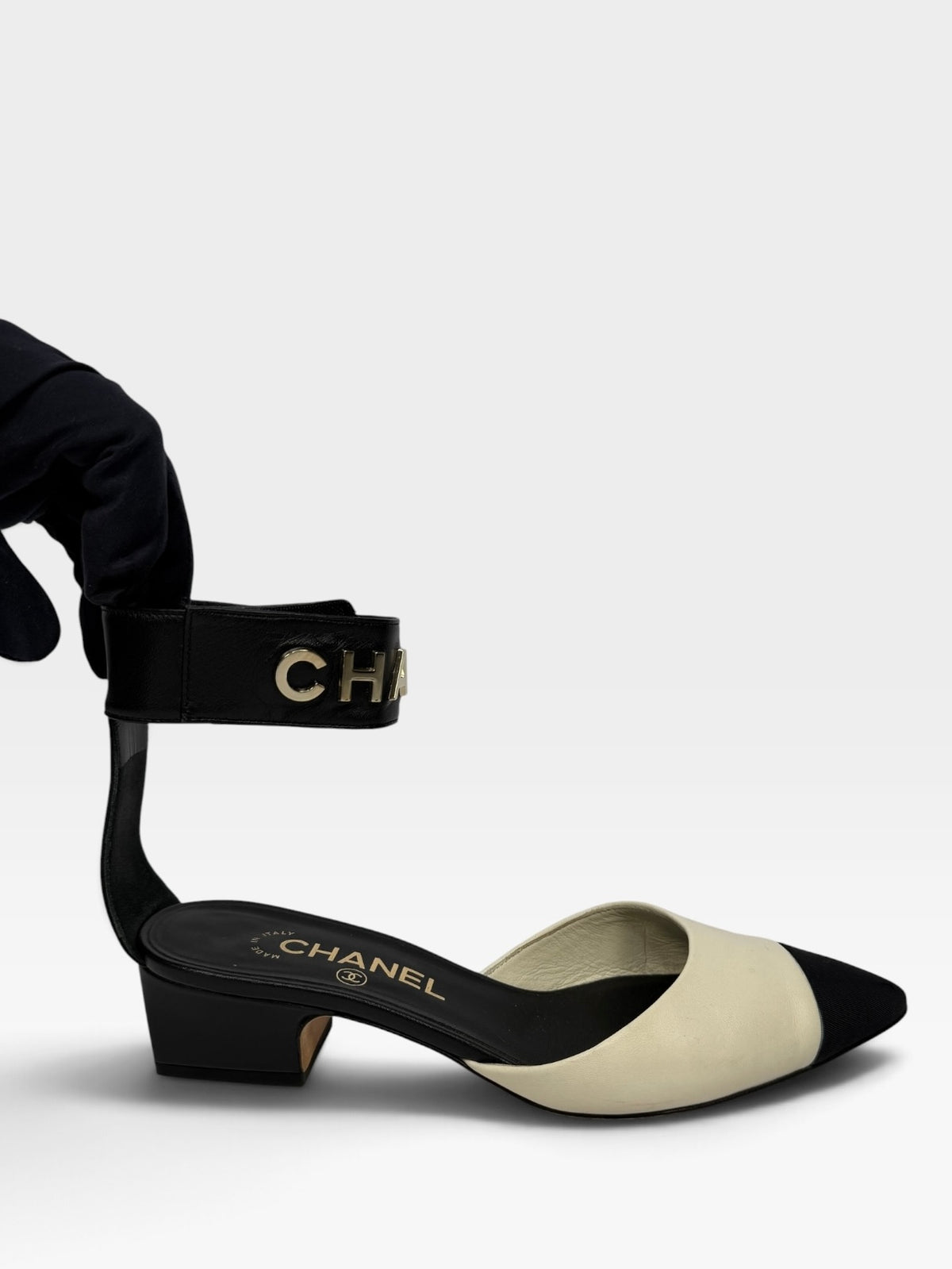 Chanel Point-Toe Slingback Pumps In Black & White (Size 37/UK4)