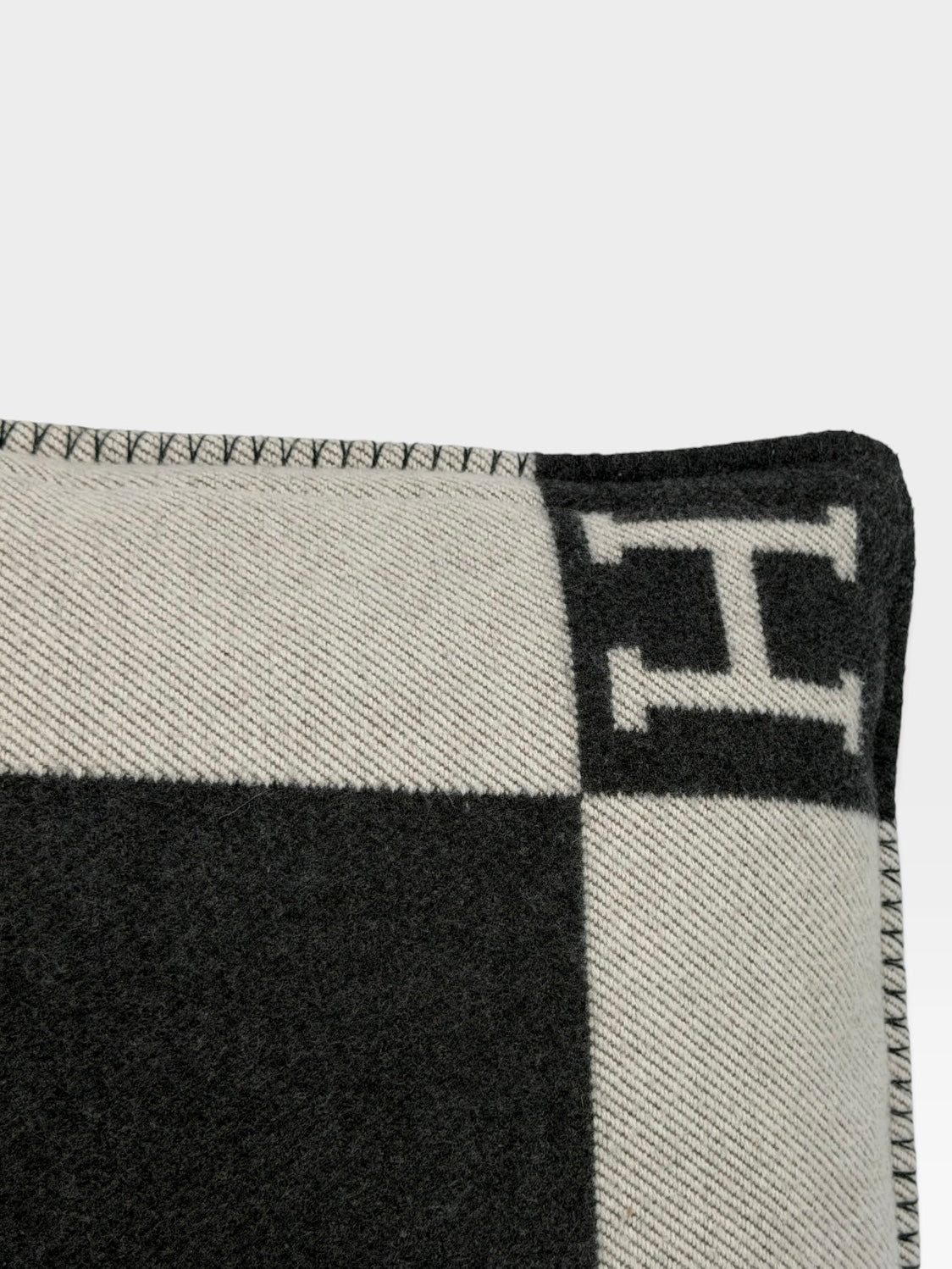 Hermès Avalon Cushion 50x50 In Ecru And Gris Foncé in excellent condition 100% authentic and preloved