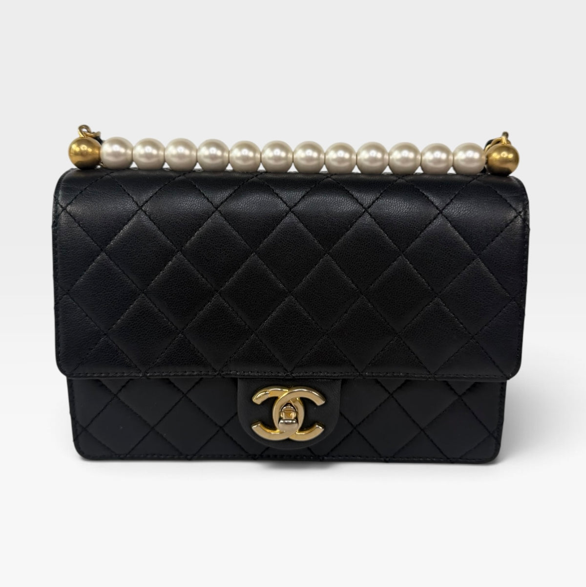Chanel Chic Pearls Bag In Black Quilted Lambskin With Gold Hardware. 100% authentic and preloved in excellent condition