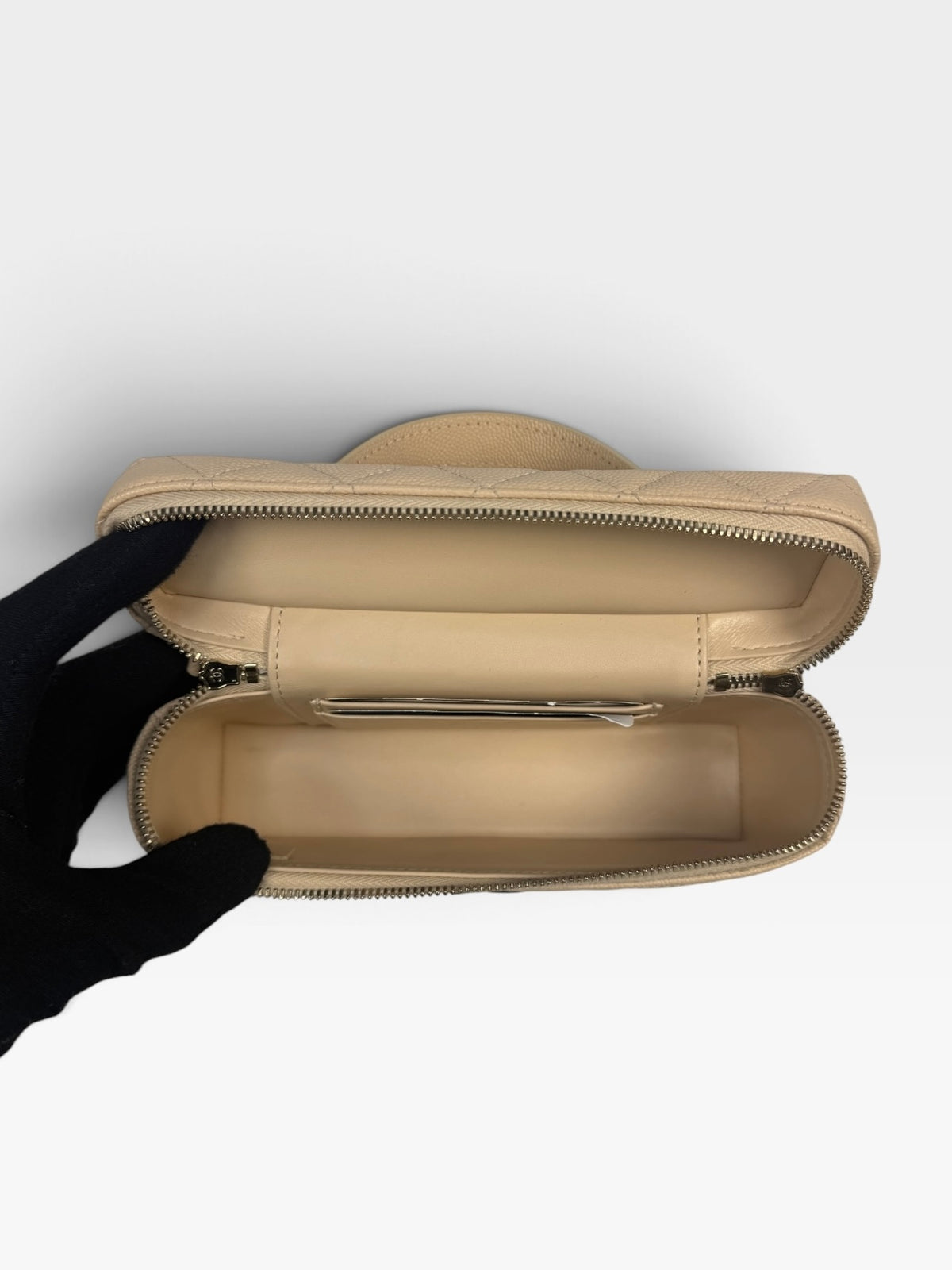Chanel Flat Vanity In Beige Caviar Leather With Gold Hardware. 100% authentic and pre loved in excellent condition.