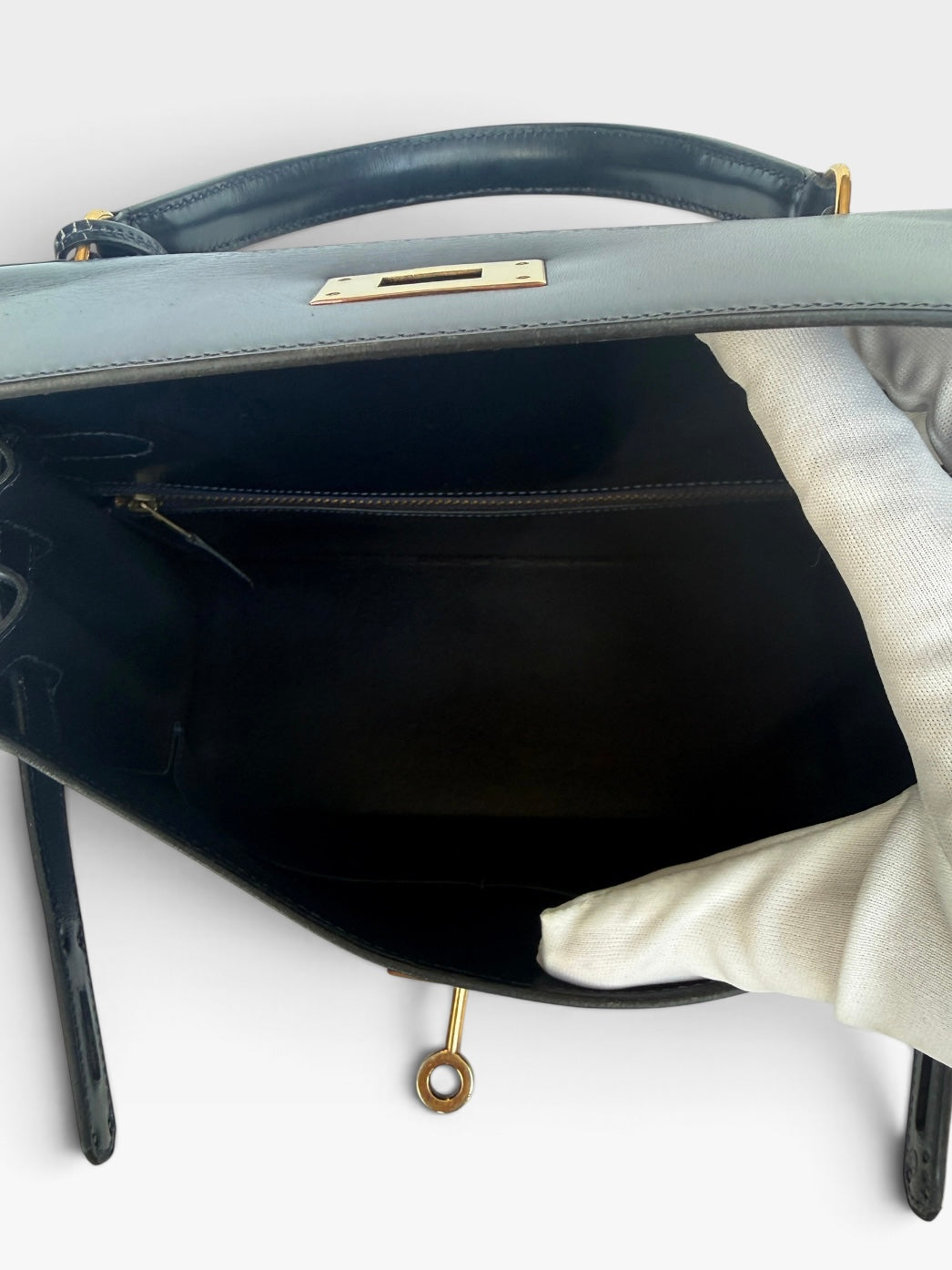 Hermès Vintage Kelly 28 In Navy Sellier Box Leather With Gold Hardware. 100% authentic and preloved in excellent condition.