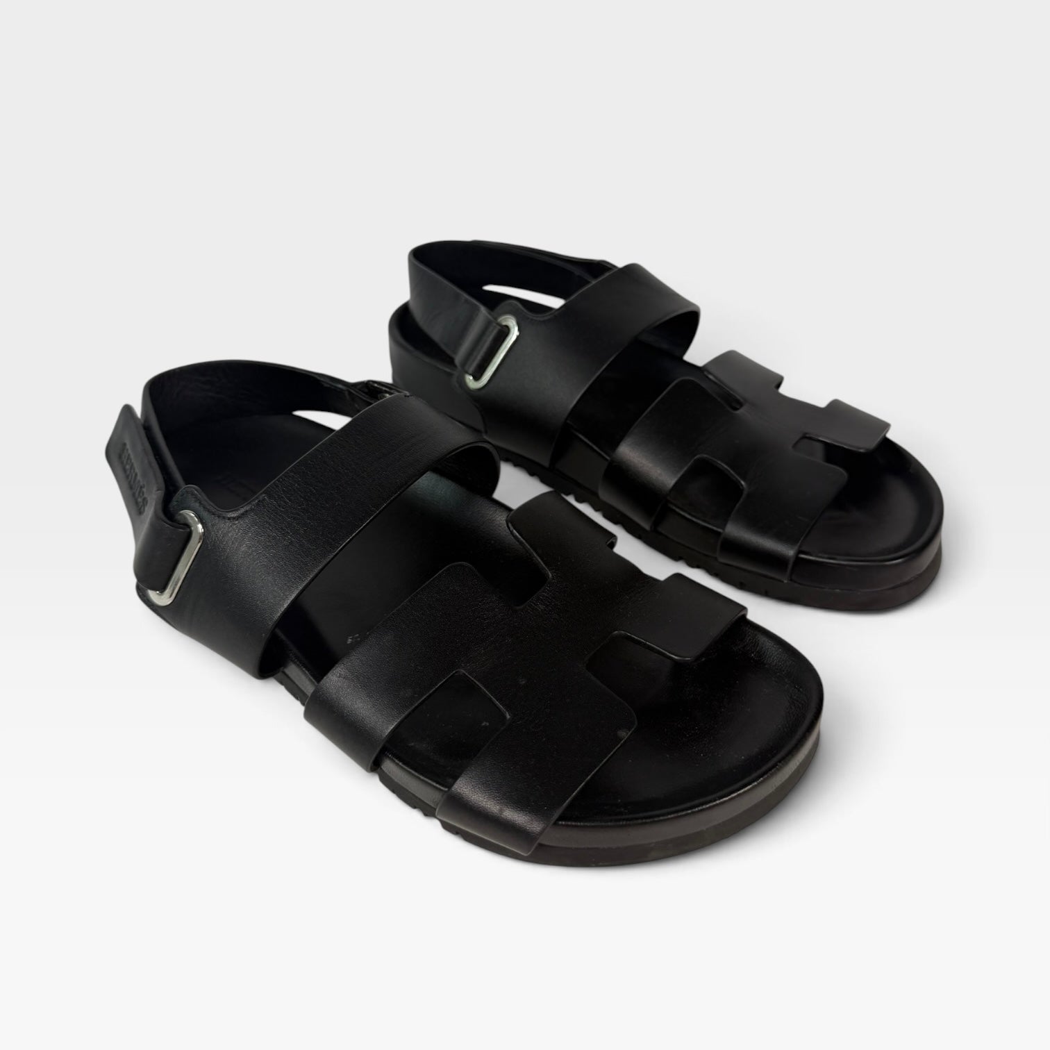 Hermès Genius Sandals In Black (Size 37/UK4) in very good condition 100% authentic and preloved