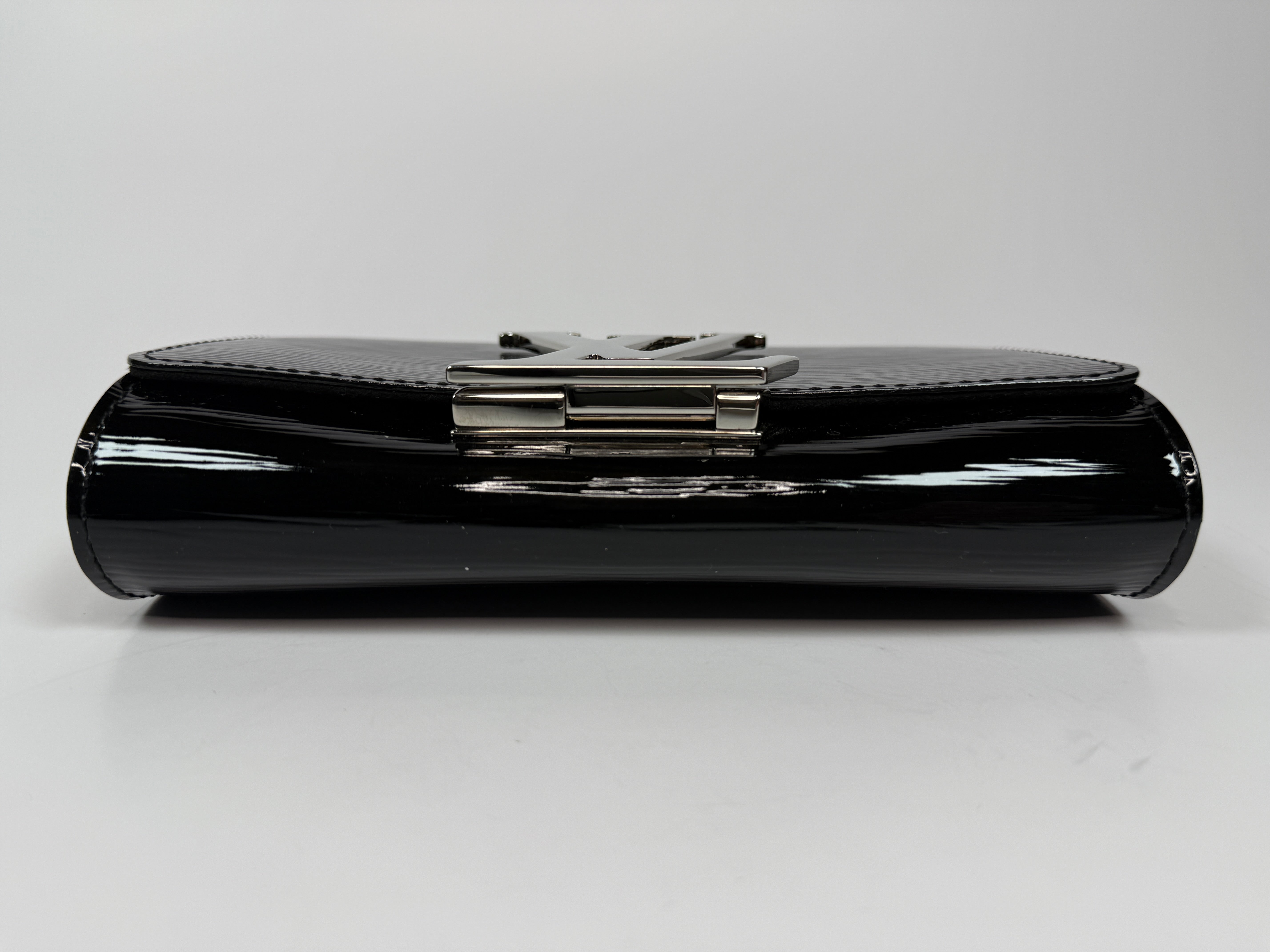 Louis Vuitton Pochette Louise Bag In Black Epi Leather With Silver Hardware In Good condition Authentic and preloved