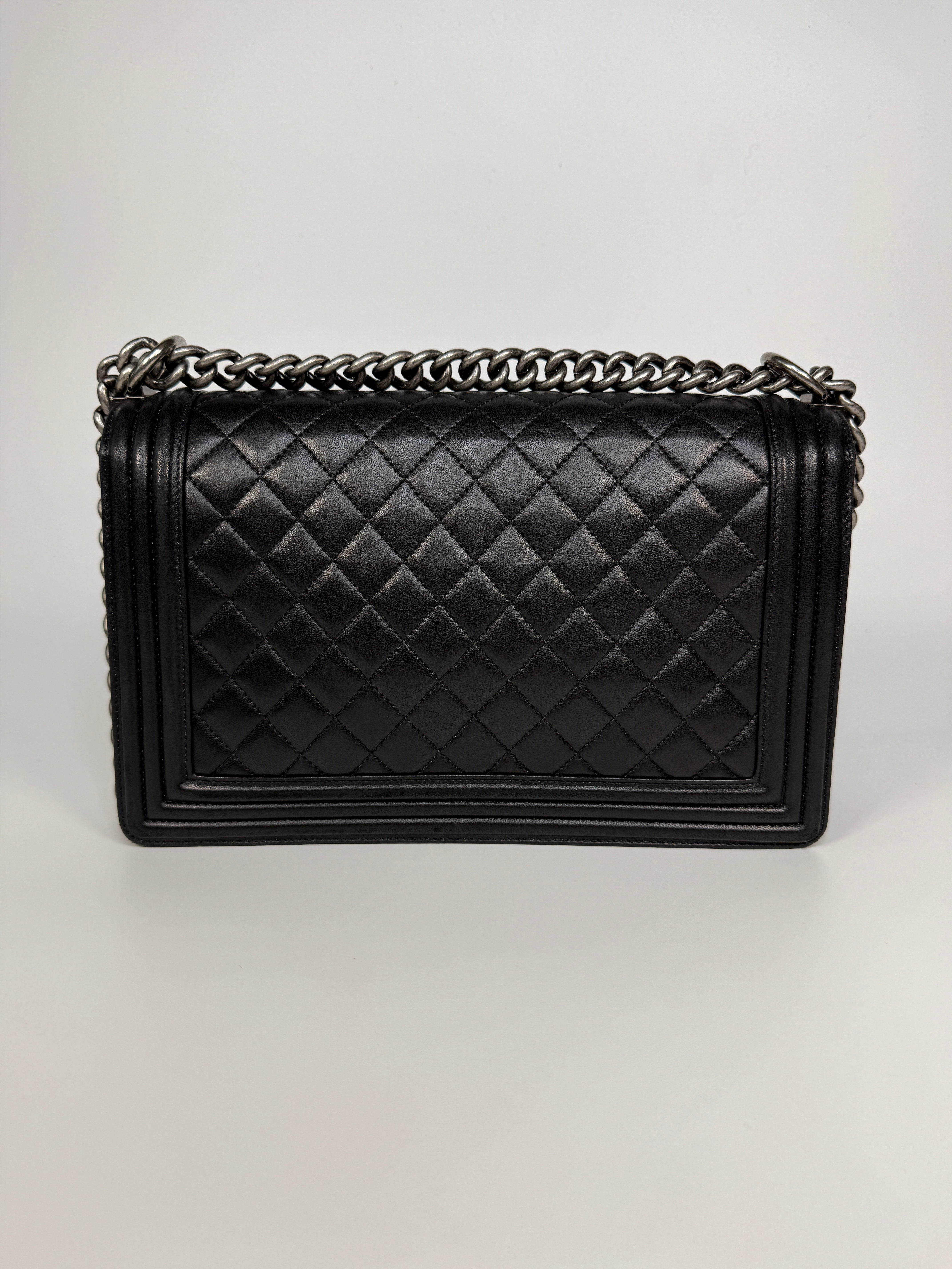 Chanel Black Lambskin Leather Large Boy Bag With Ruthenium In Excellent Condition. 100% Authenticity Guarantee 