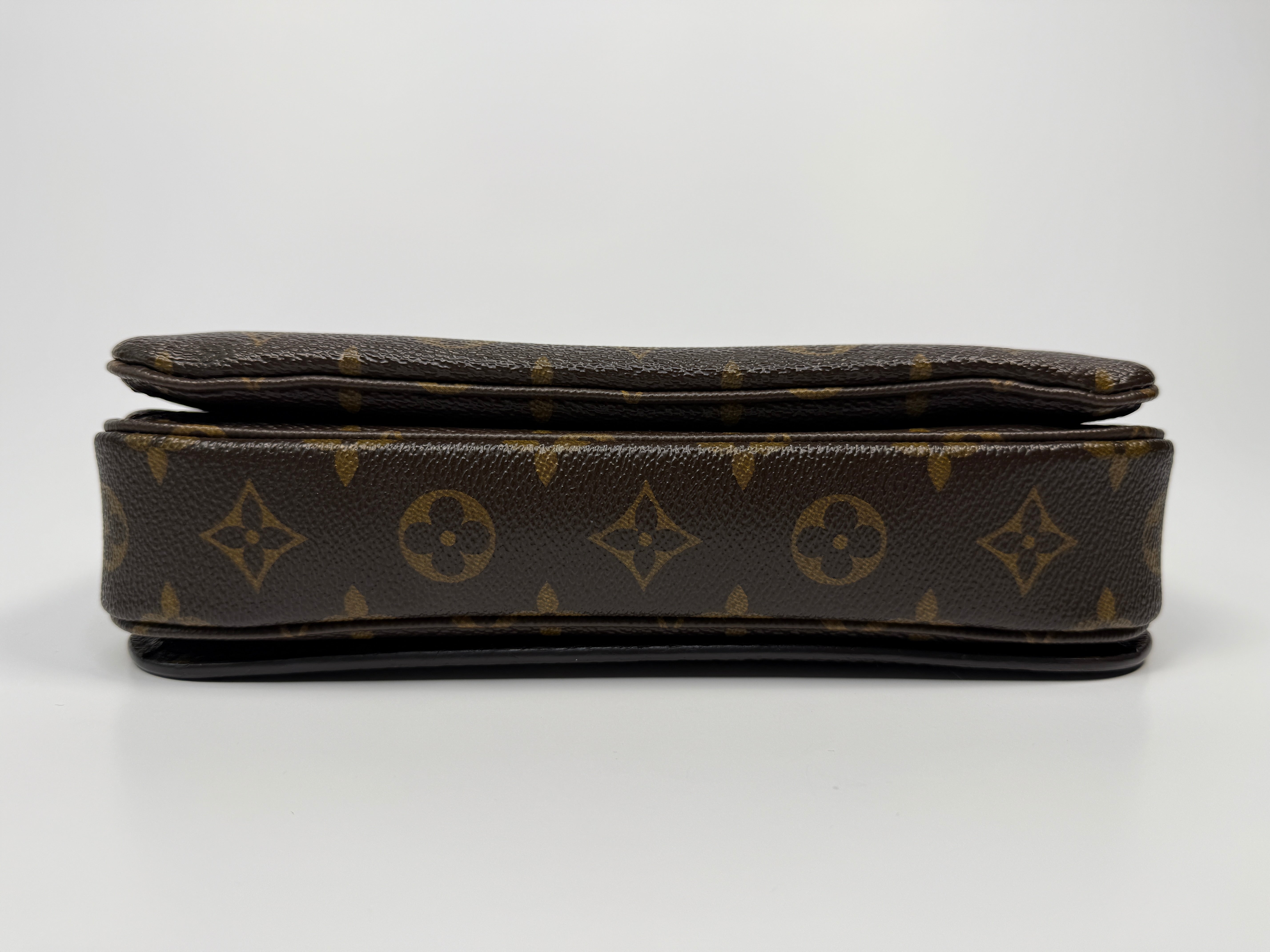 Louis Vuitton Pochette Métis Bag