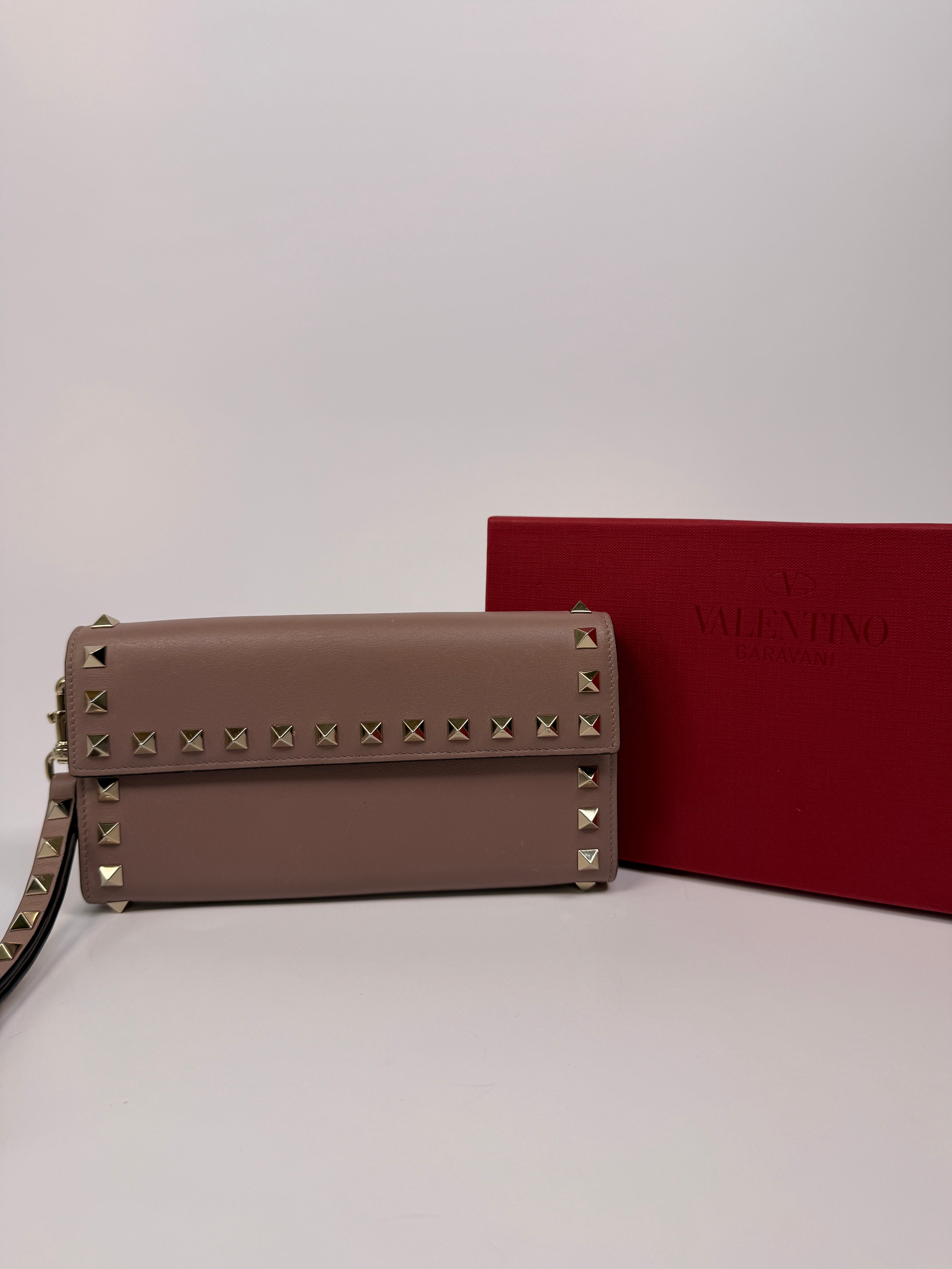 Valentino Garavani Poudre Rockstud Long Wallet