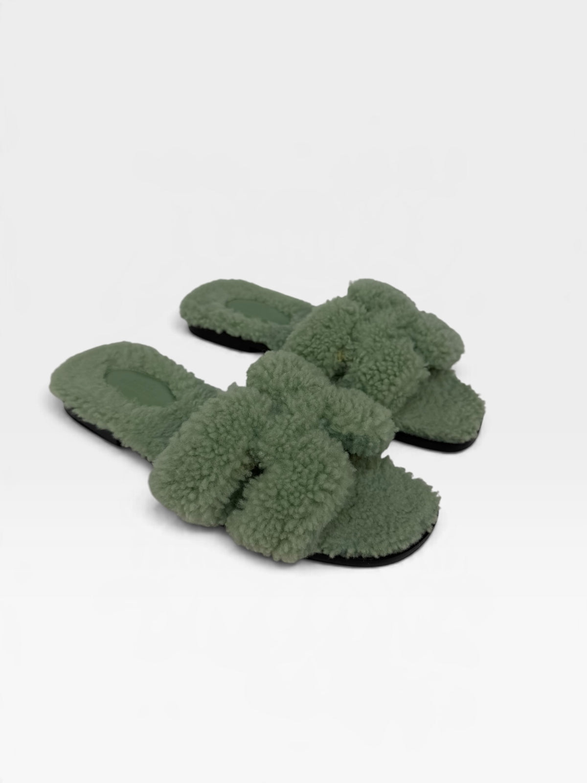 Hermès Oran Sandals in Vert D'Eau Teddy Shearling (Size 37 /UK 4). 100% authentic and pre loved in excellent condition. 