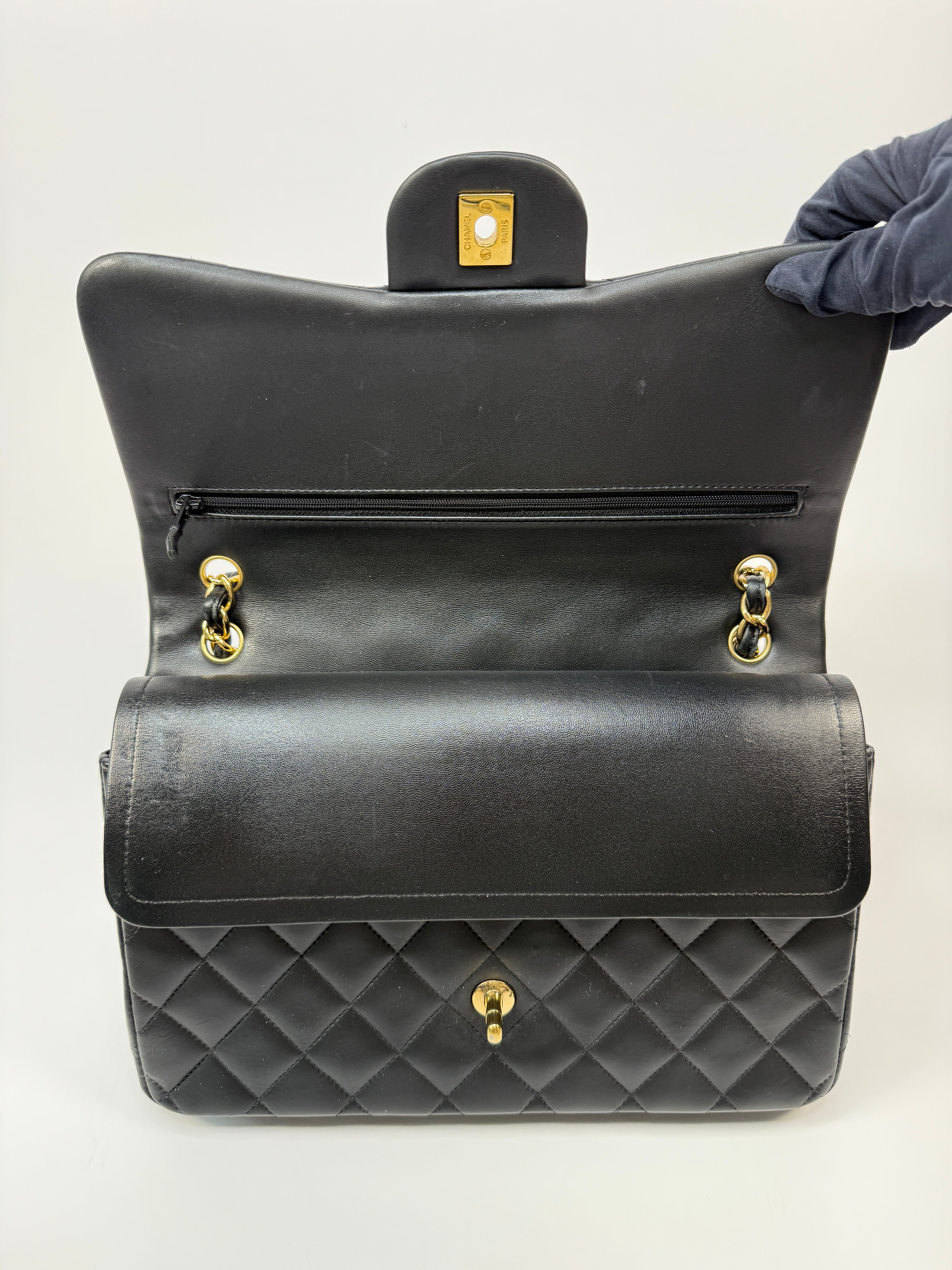 Chanel Jumbo Black Lambskin Leather With Gold Hardware
Pre Loved & Authentic 