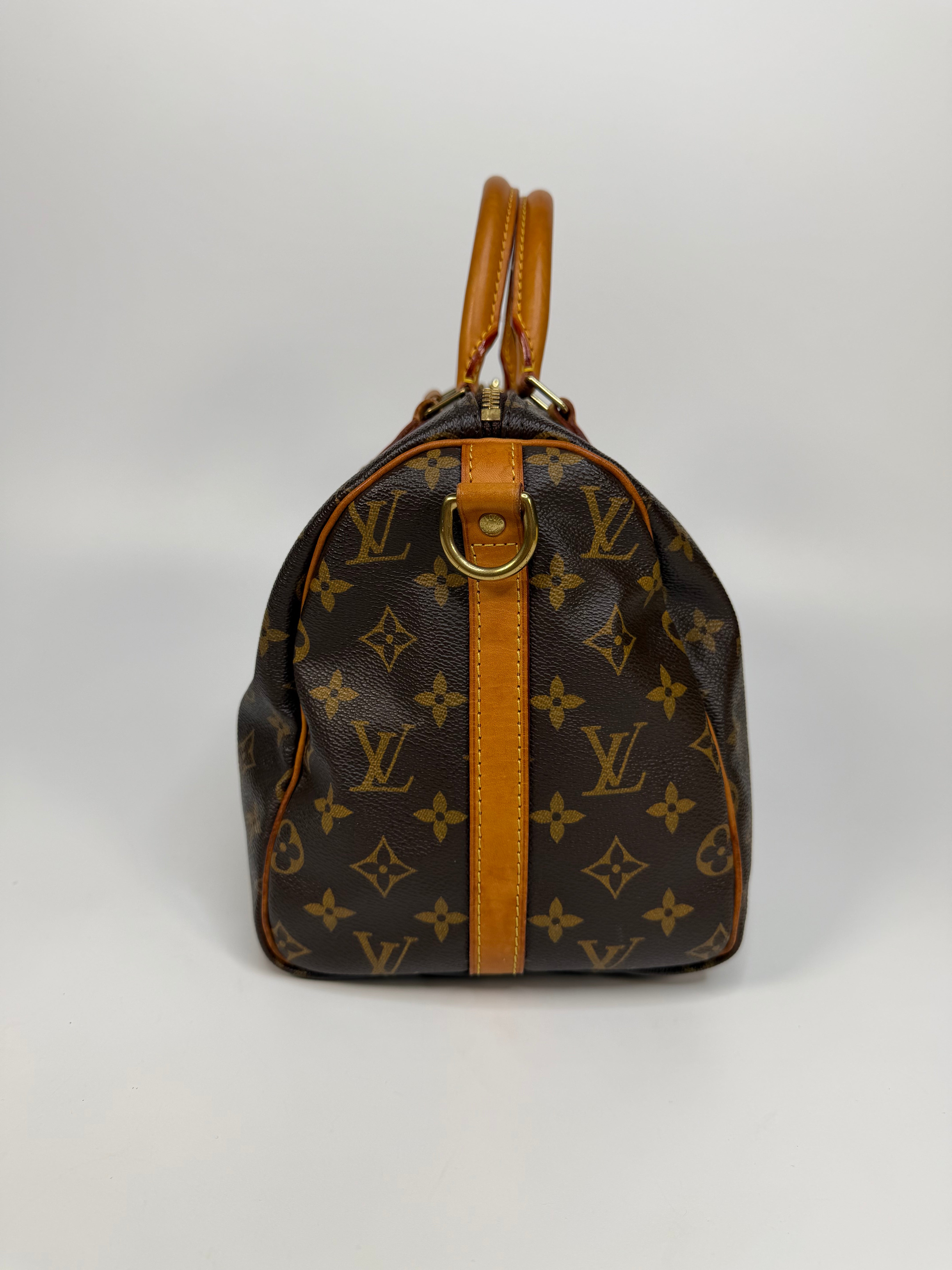 Louis Vuitton Bandoulière Speedy 30 In Monogram With Gold Hardware. Authentic and preloved in very good condition.