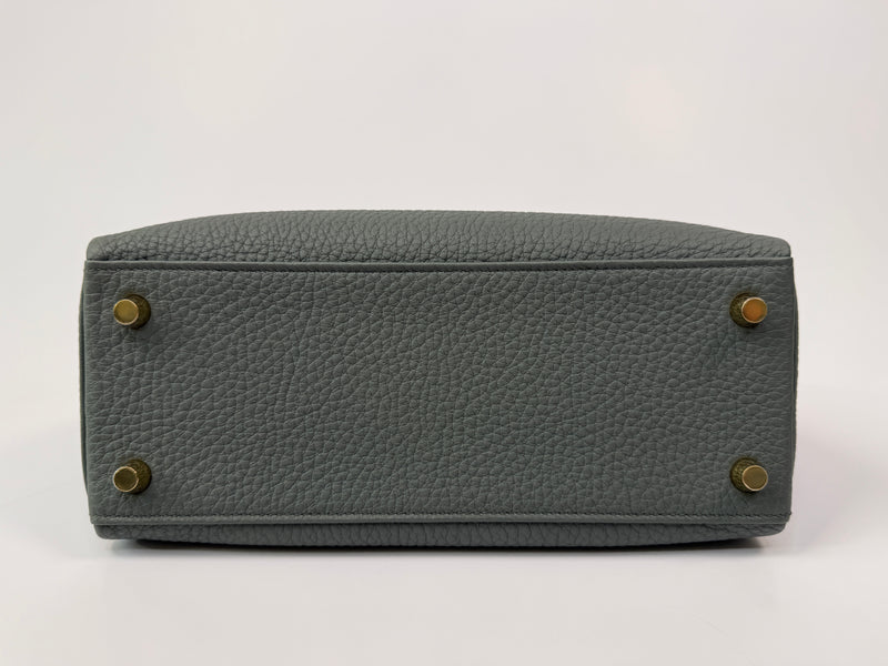 Hermès Kelly 25 In Vert Amande Togo Leather With GHW