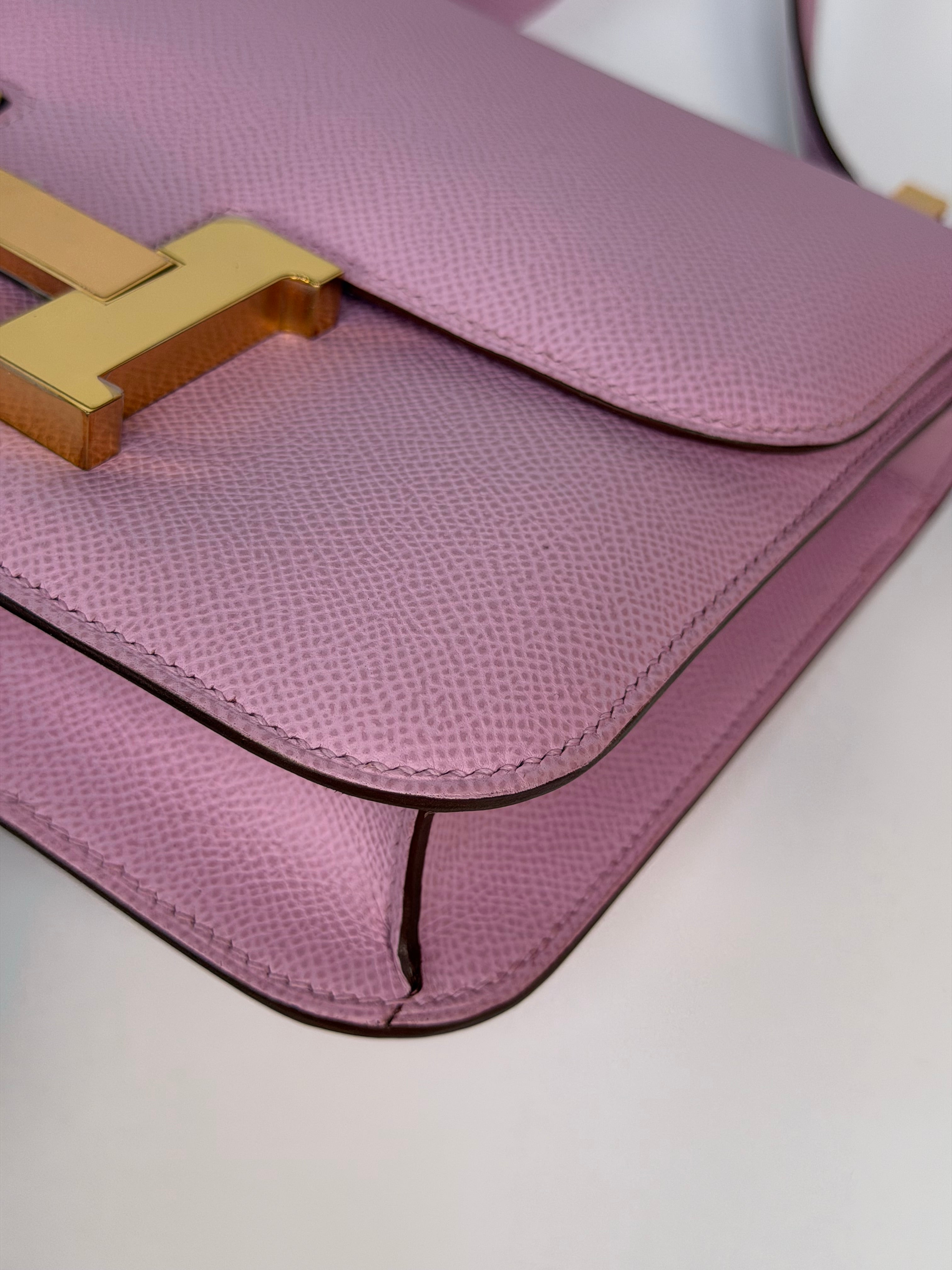 Hermès Constance 22 In Mauve Sylvester Epsom Leather With Rose Gold Hardware. Authentic and preloved in excellent condition. 100% guarantee.
