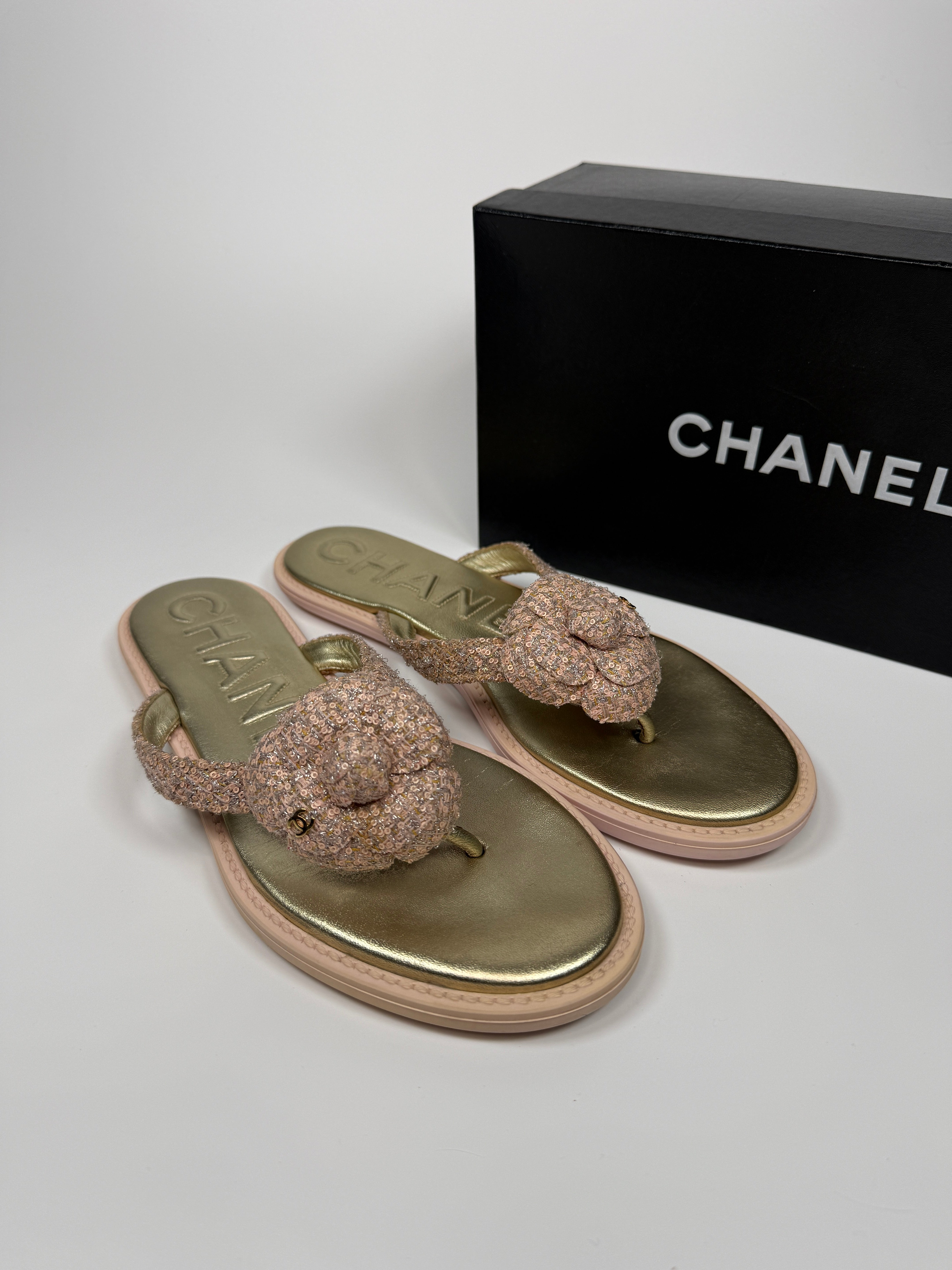 Authentic and preloved Chanel Camelia CC Thong Slides (Size 40/UK7) pink and gold tweed Good condition. 100% Authenticity guarantee.