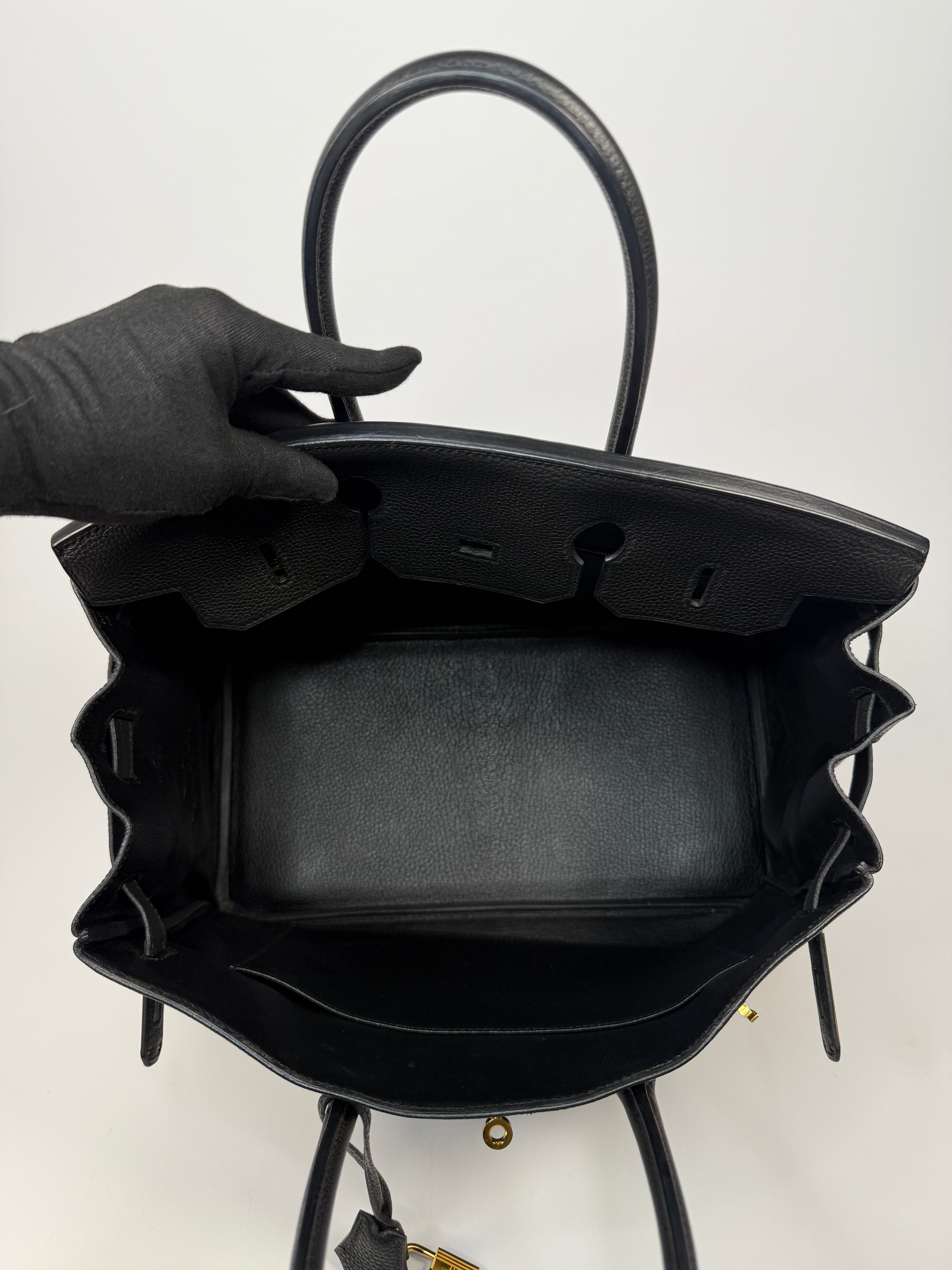 Hermès Birkin 35 Black Togo Leather With Gold Hardware. Excellent condition. Authentic and preloved. 