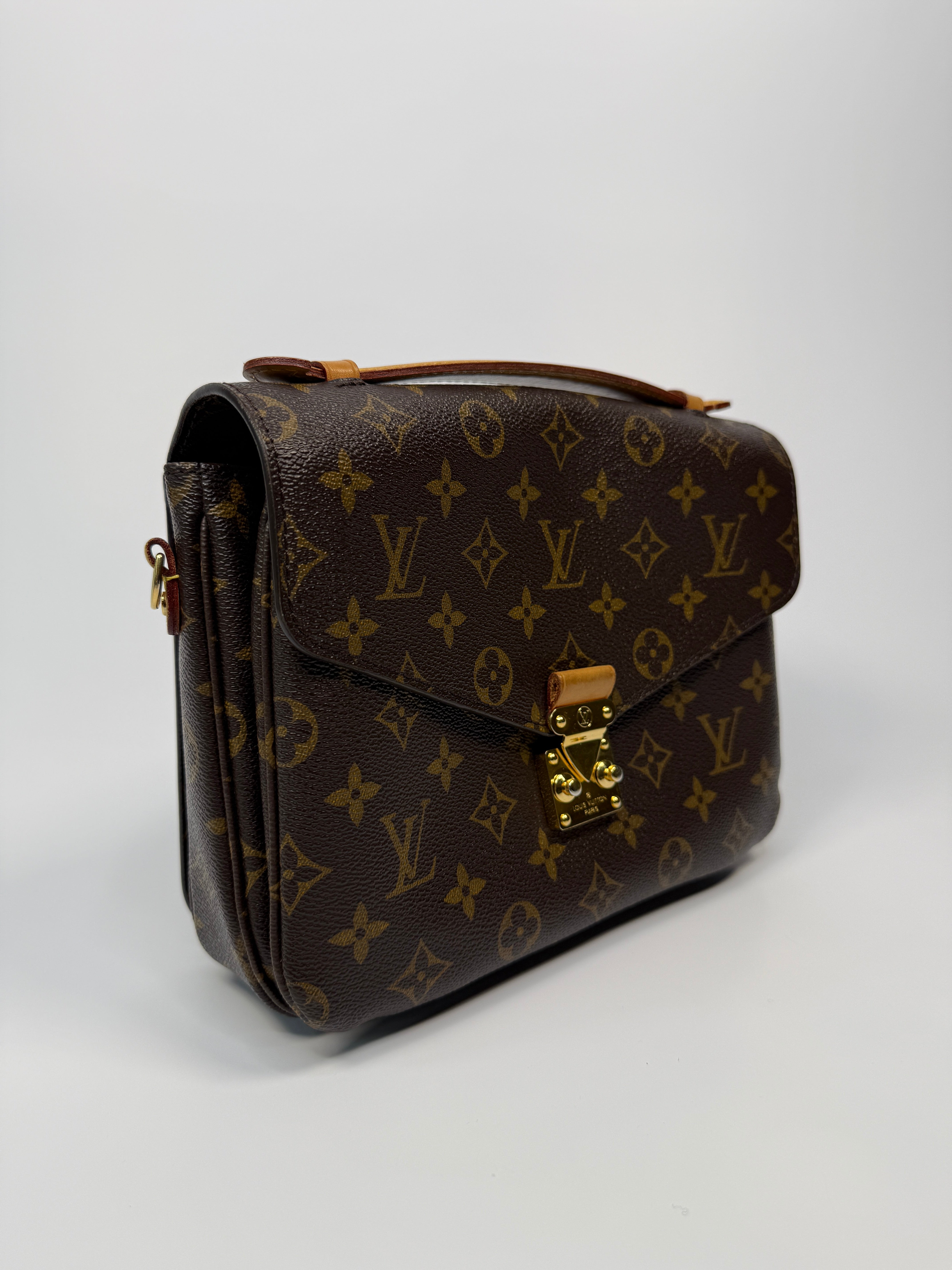Louis Vuitton Pochette Métis Bag