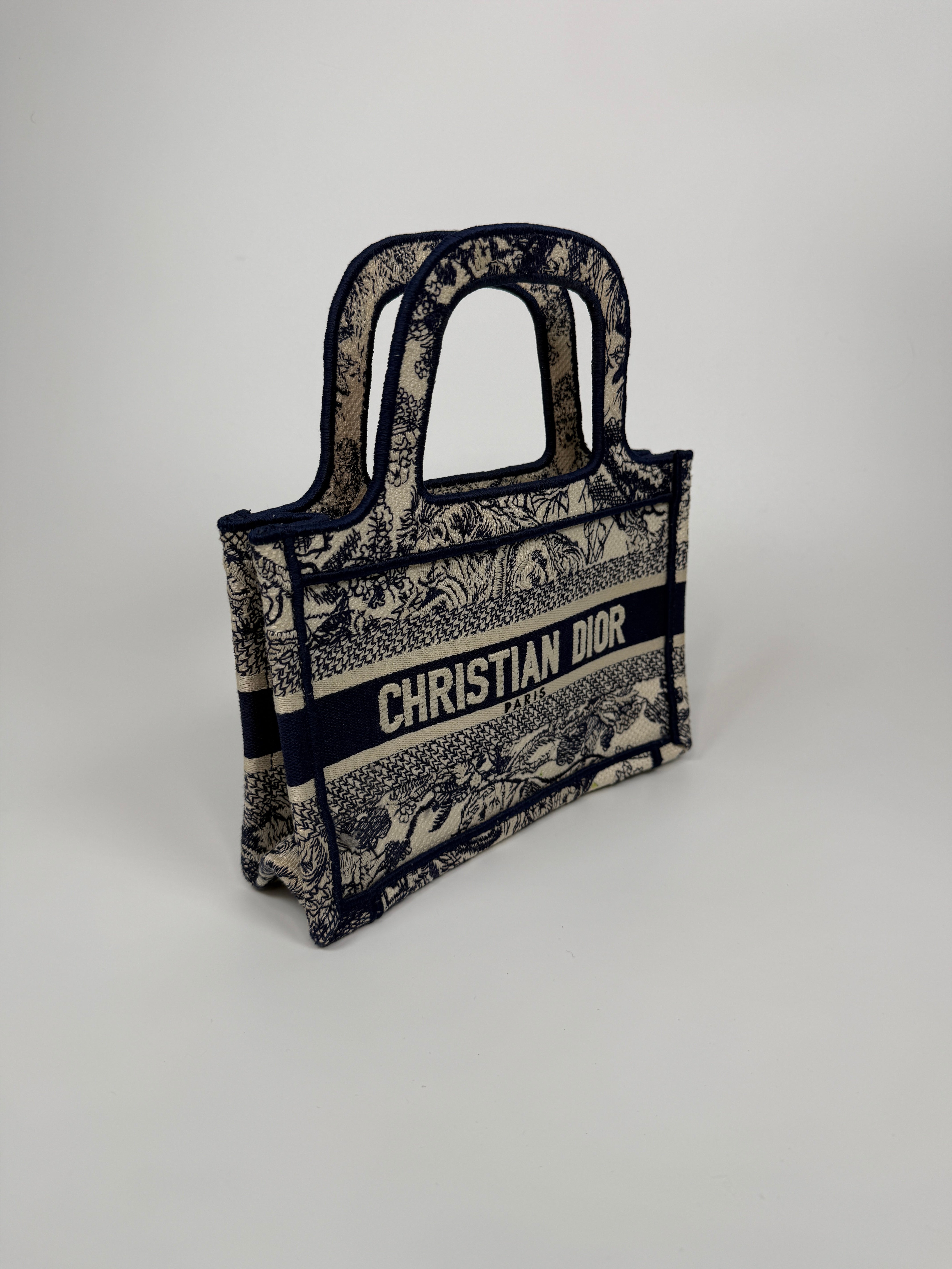 Christian Dior Micro Oblique Book Tote Very Good Condition. Authentic and preloved. 100% Authenticity Guarantee 
