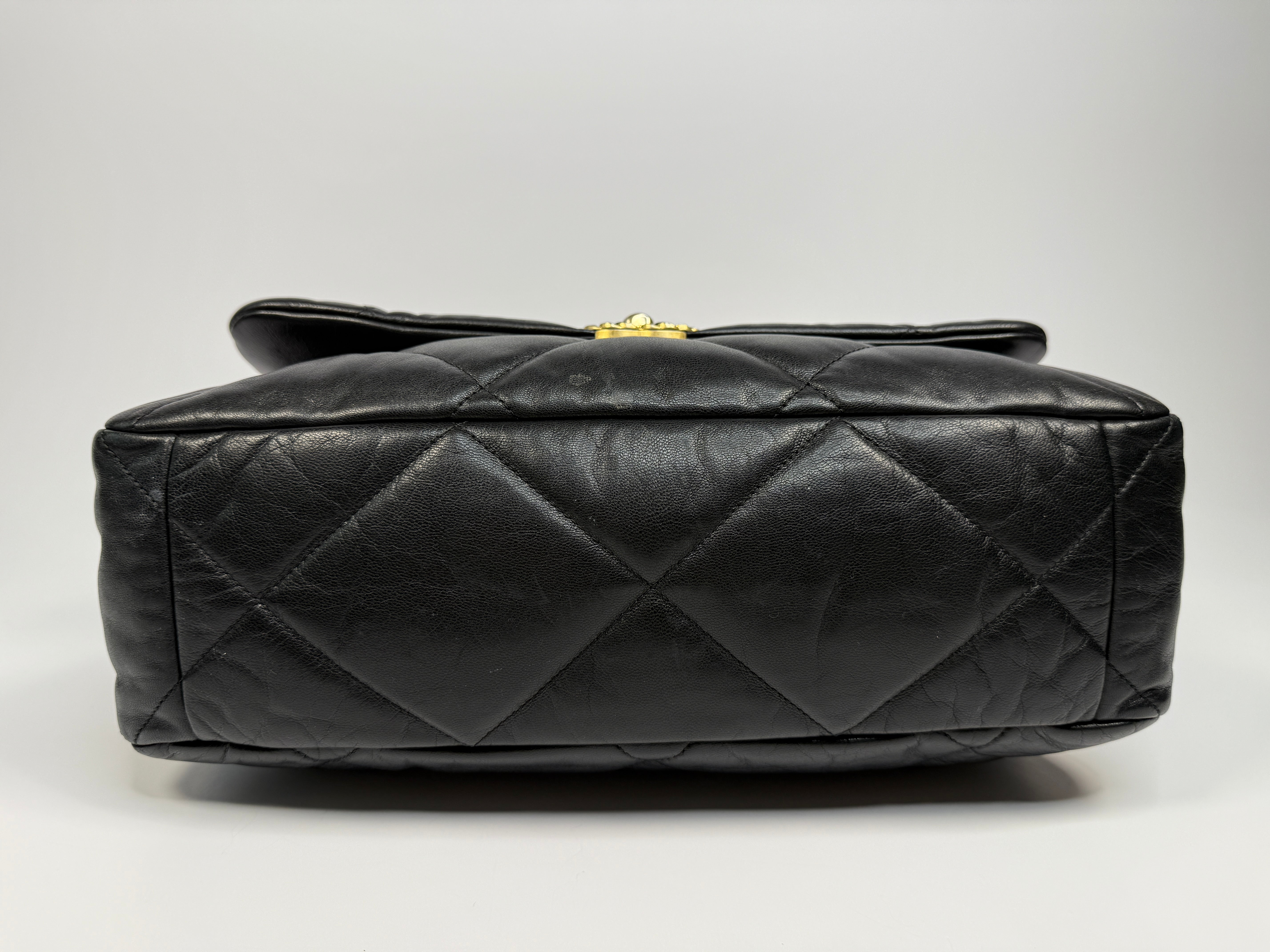 Chanel 19 Maxi Flap Bag
Pre Loved & Authentic 