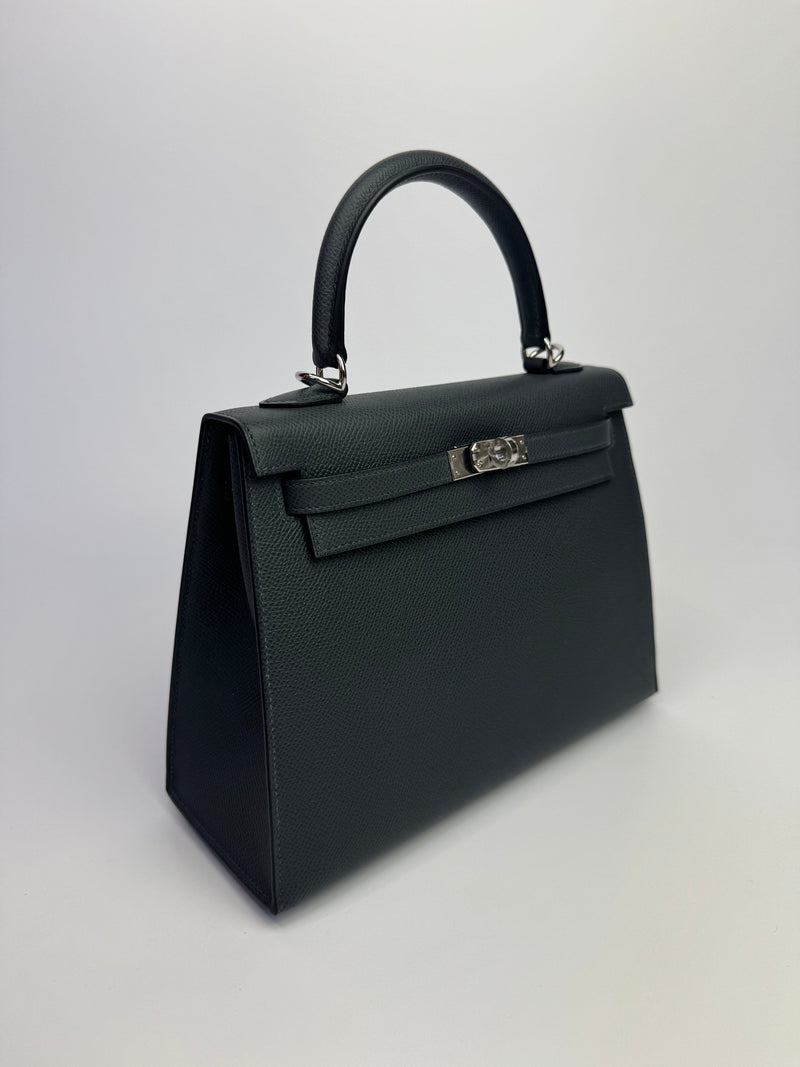 Hermès Kelly Sellier 25 In Gris Misty Epsom Leather With PHW