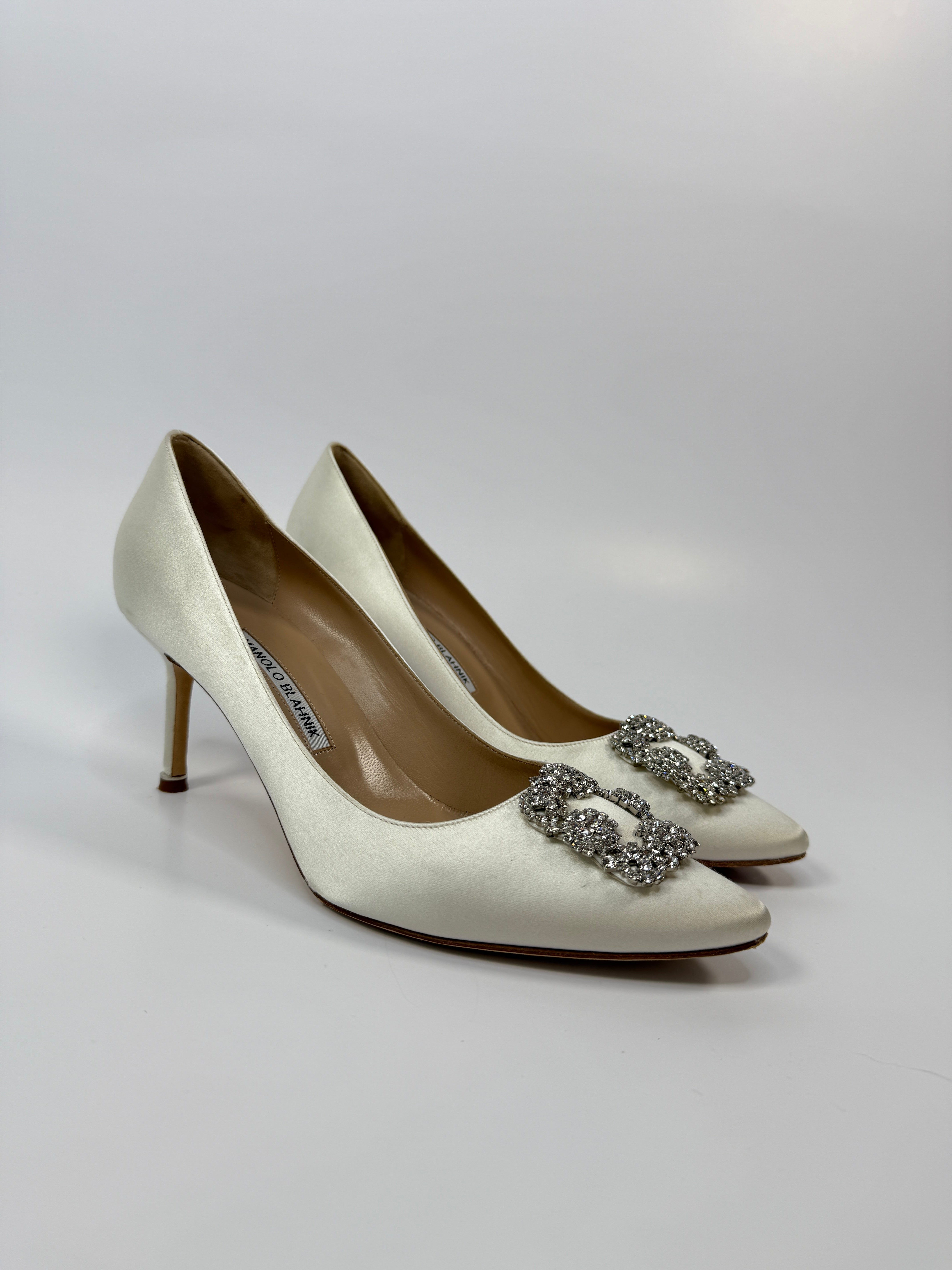 Manolo Blahnik Hangisi 90 Ivory Satin Pumps (Size 42/UK9)