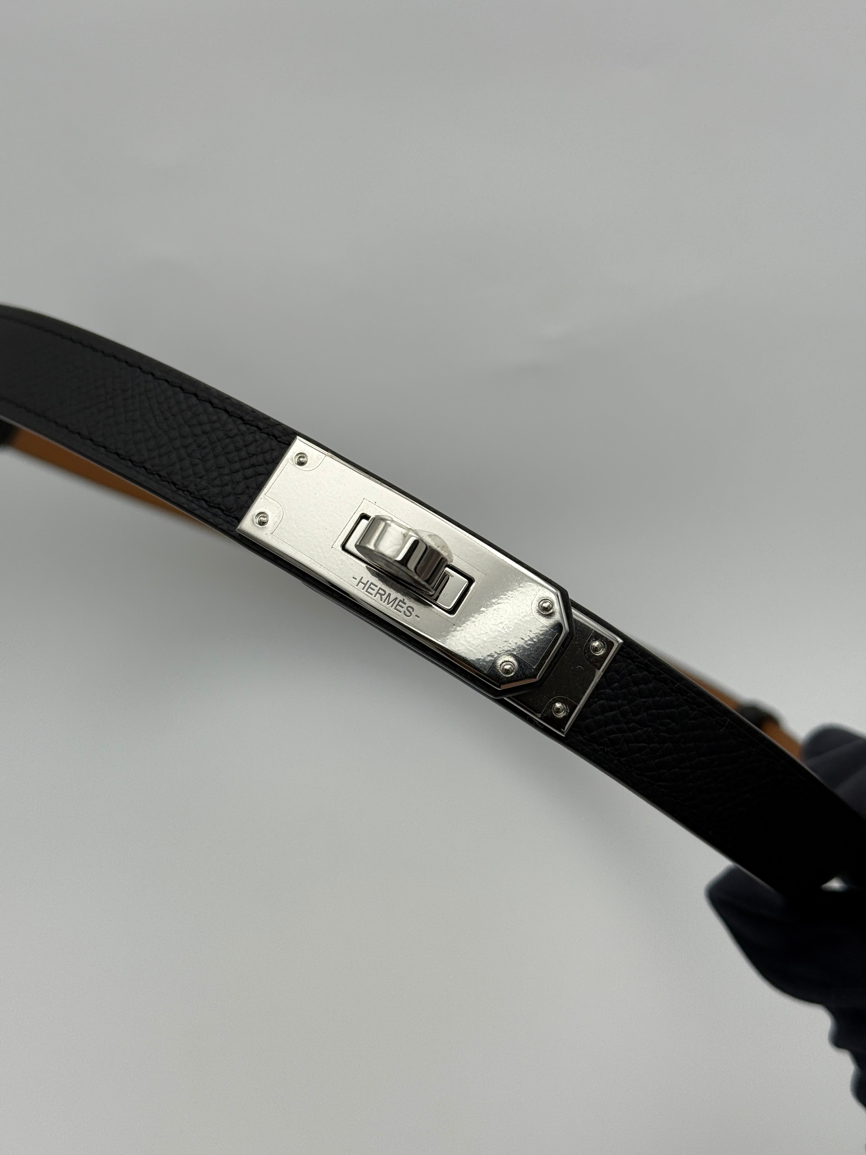 Hermès Kelly 18 Belt in Black Leather With Palladium Hardware Authentic and Preloved In Excellent condition