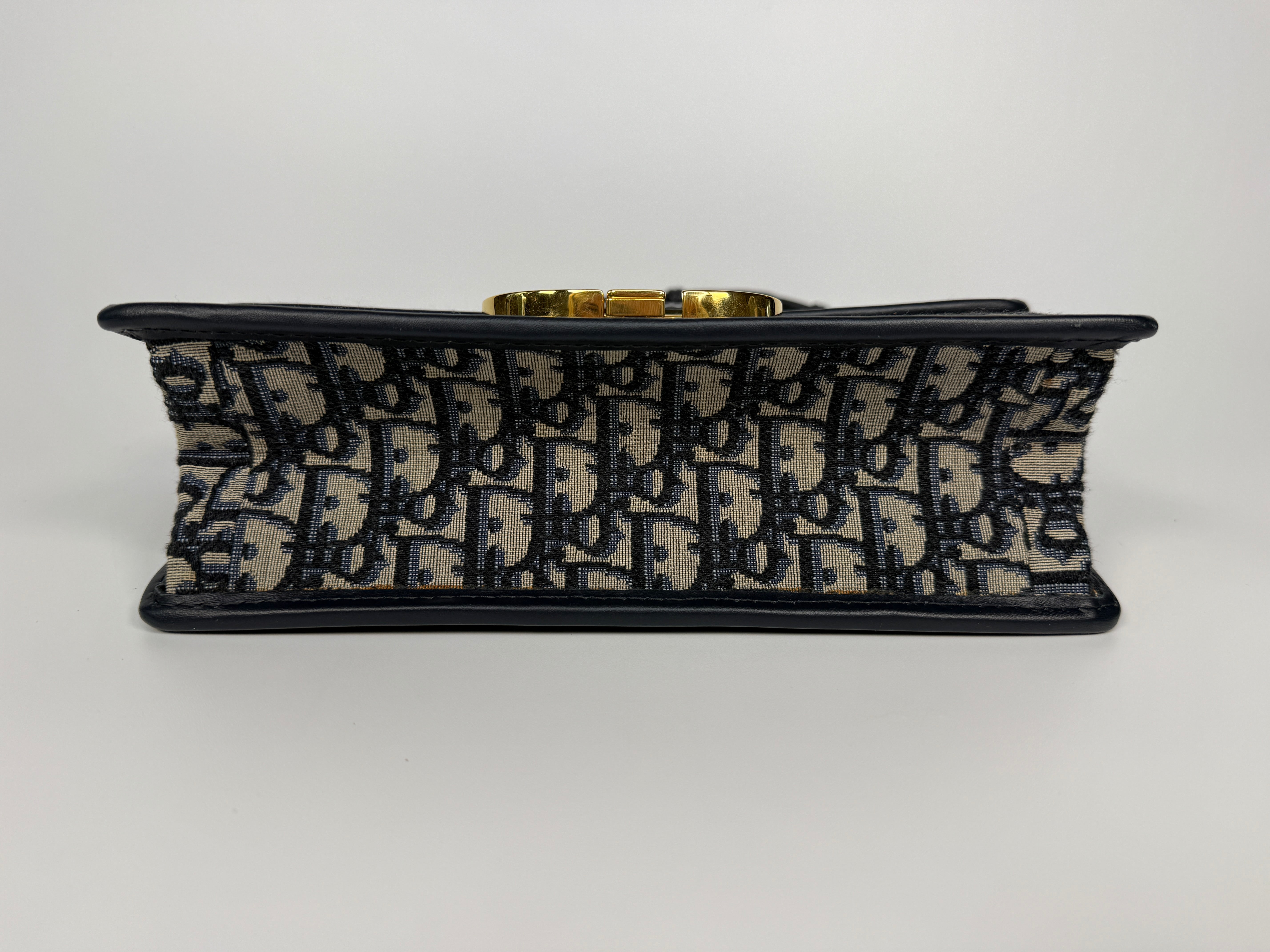 Christian Dior 30 Montaigne Bag Blue Oblique With Gold Hardware. Excellent condition. 100% Authenticity guarantee 