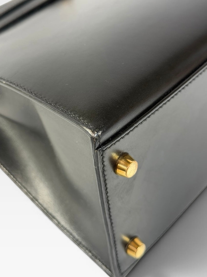 *RARE* Hermès Vintage Kelly 28 In Black Box Calf Leather With Gold Hardware. Authentic and preloved in excellent condition. 100% guarantee